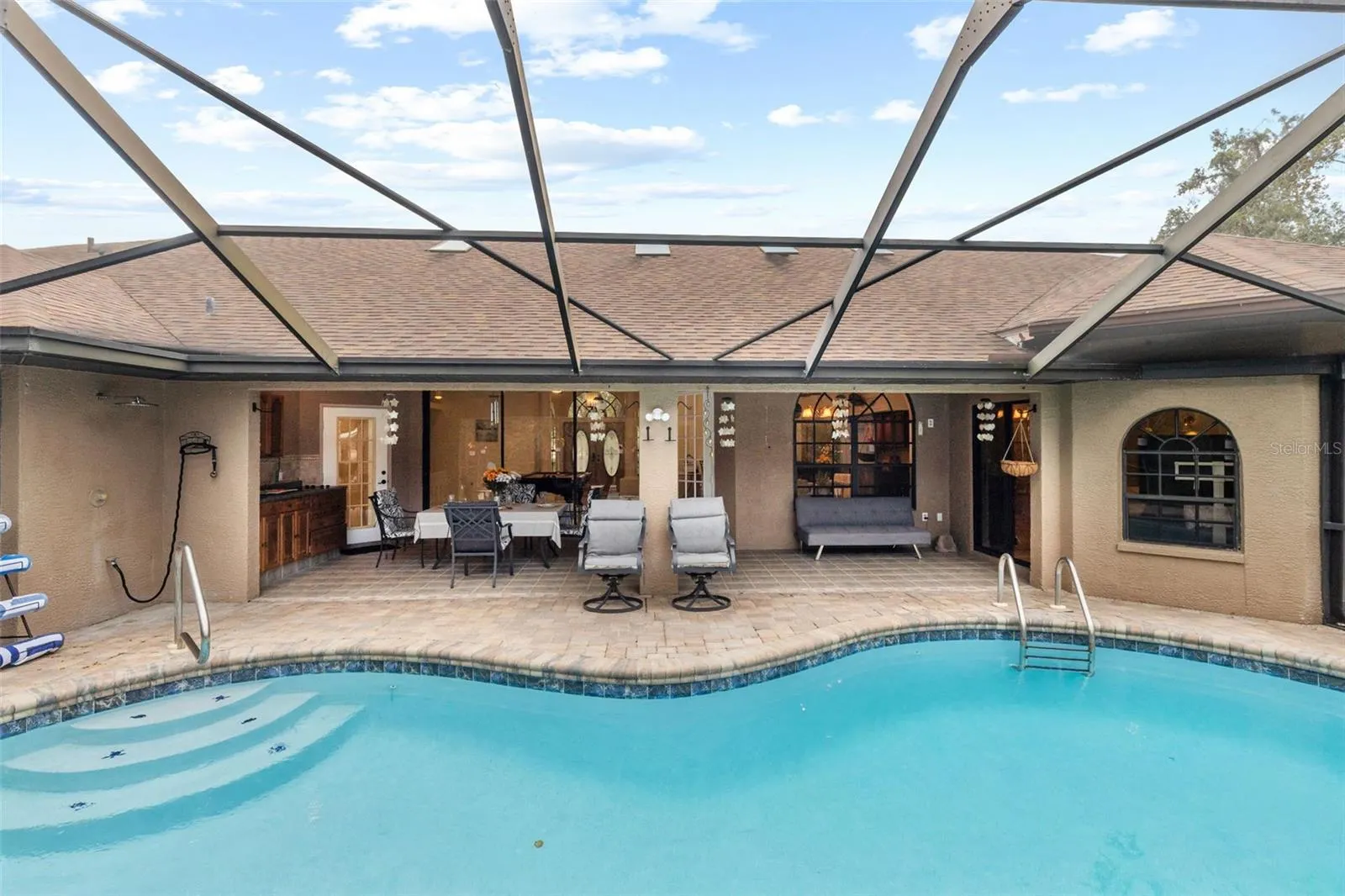 6491 LAUREL OAK DR