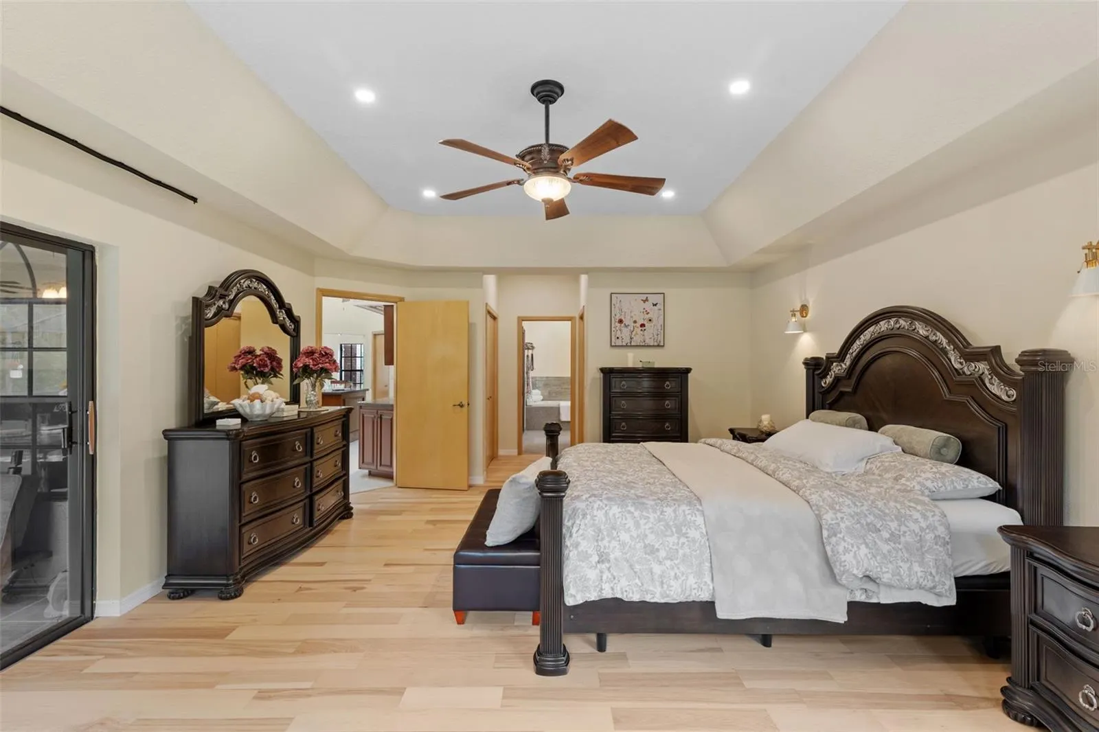 6491 LAUREL OAK DR