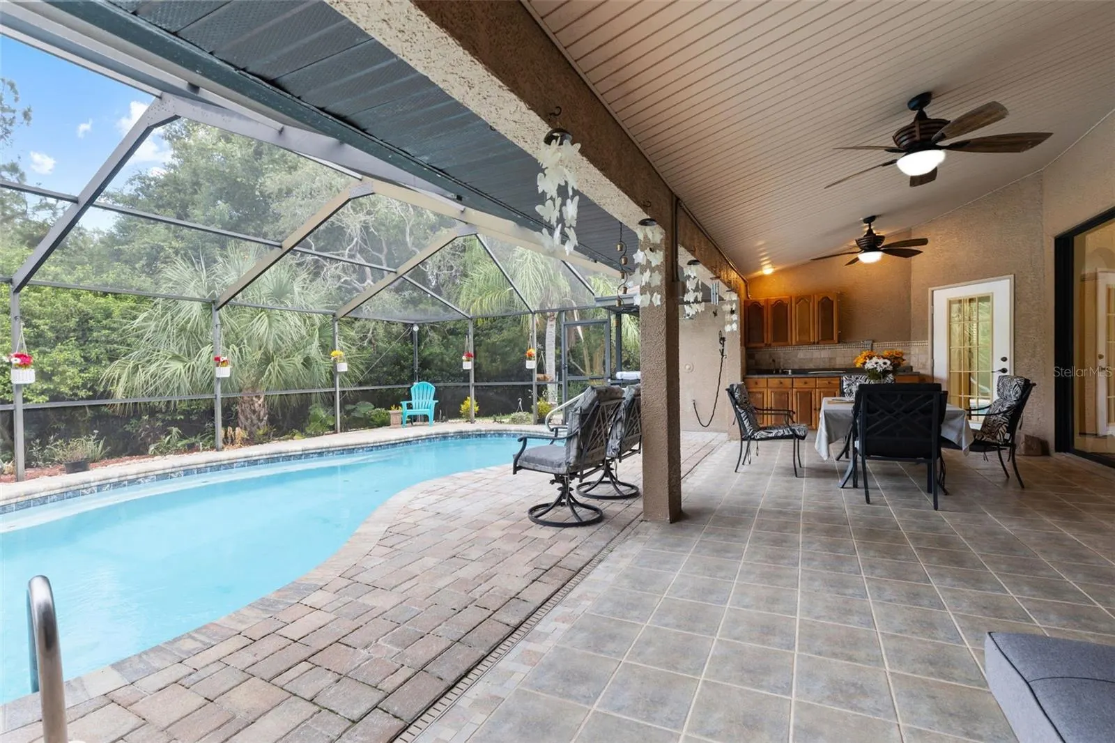 6491 LAUREL OAK DR