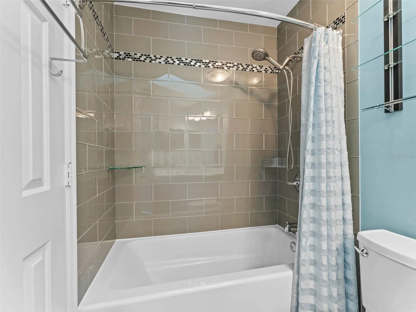 1209 ROXBURY DR