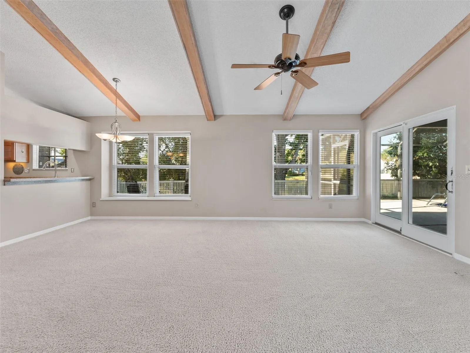 1209 ROXBURY DR