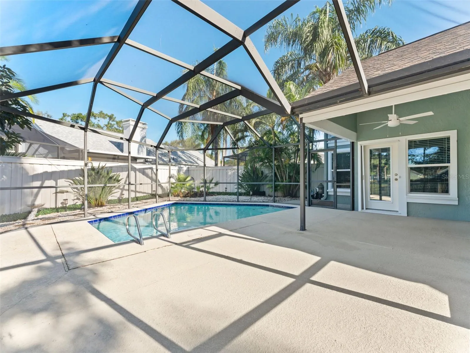 1209 ROXBURY DR