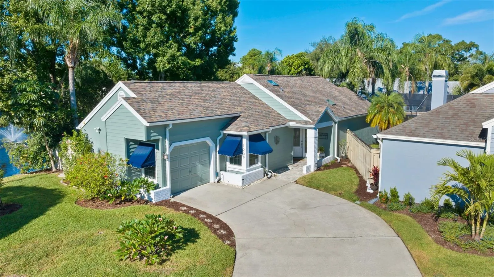 1209 ROXBURY DR