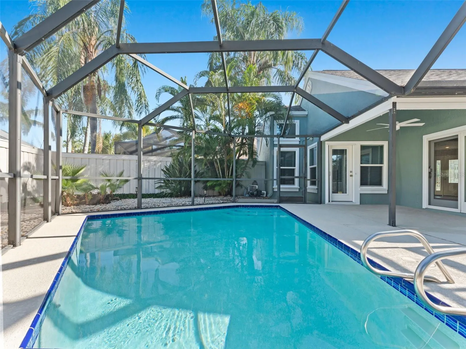 1209 ROXBURY DR