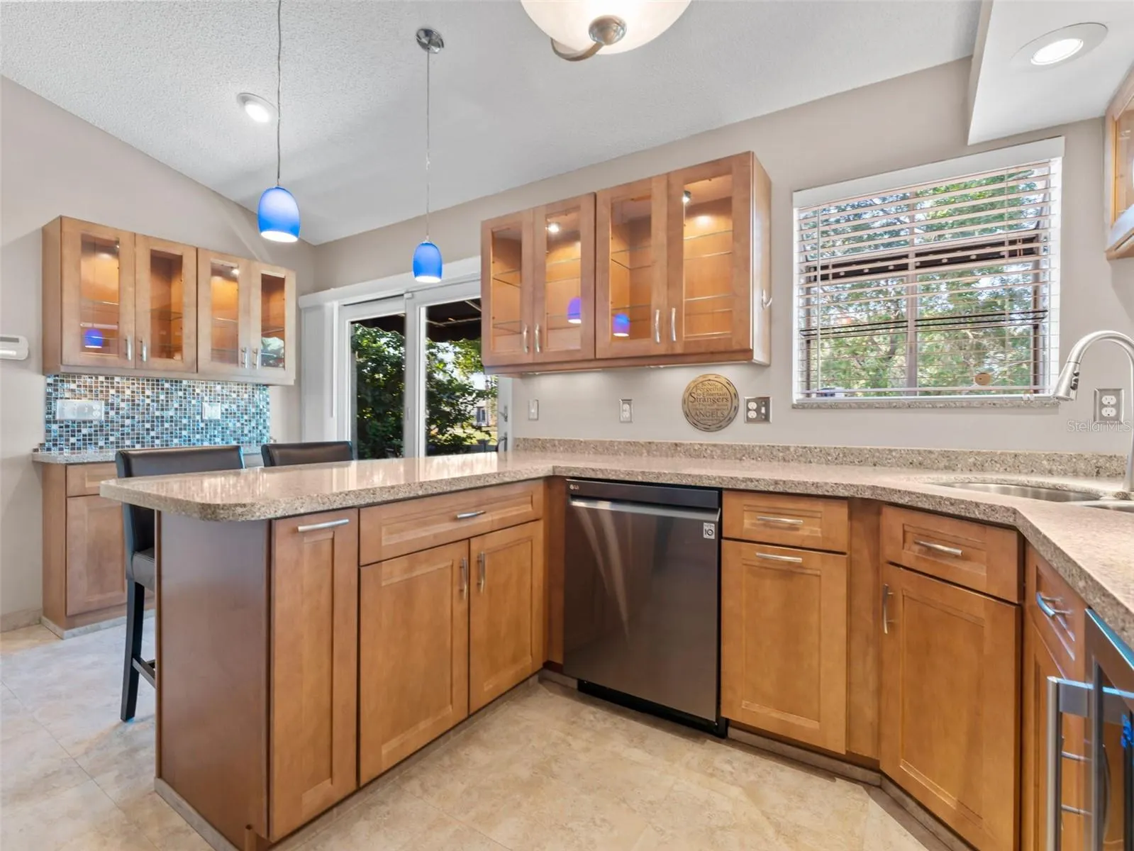 1209 ROXBURY DR