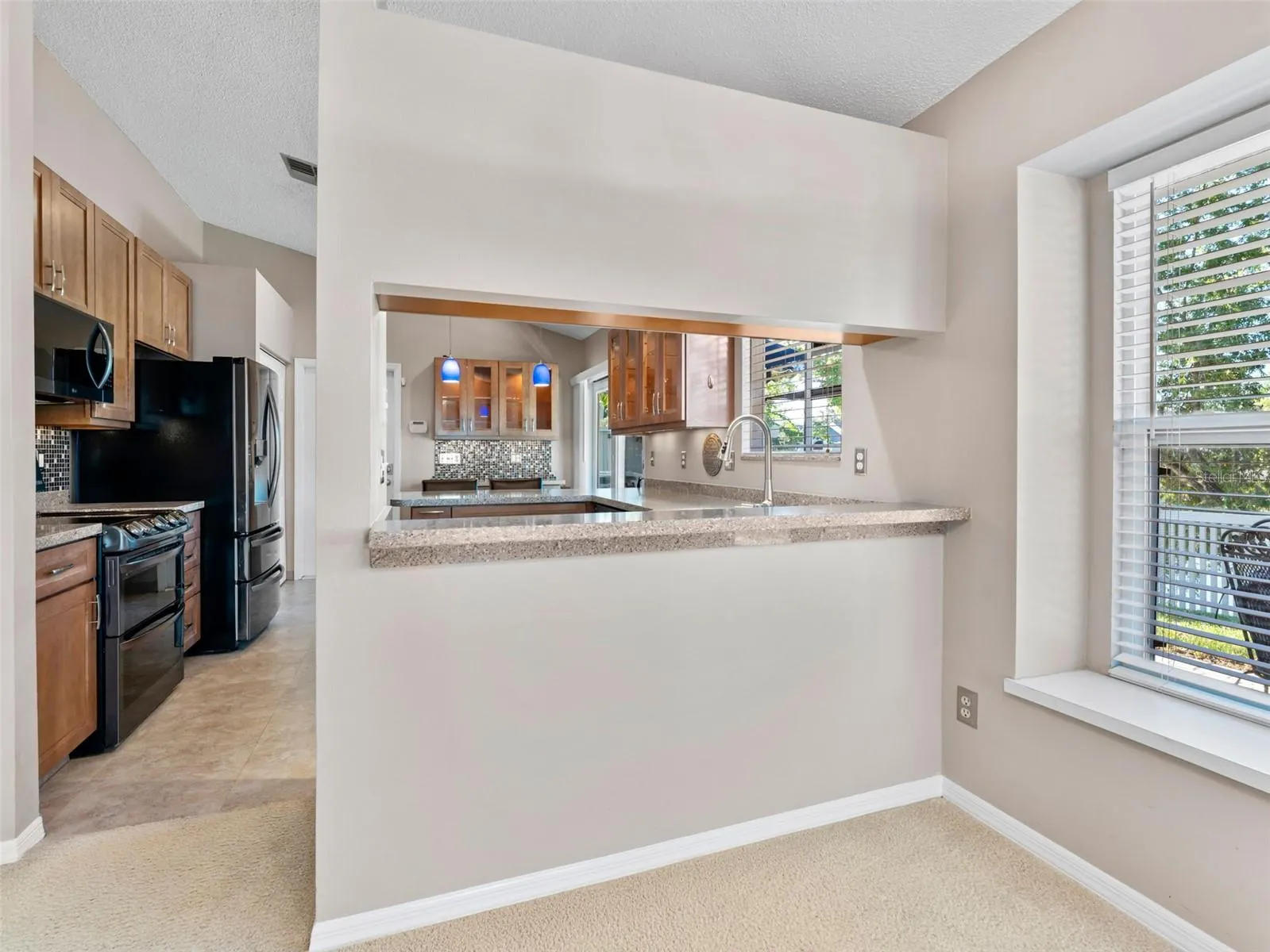 1209 ROXBURY DR
