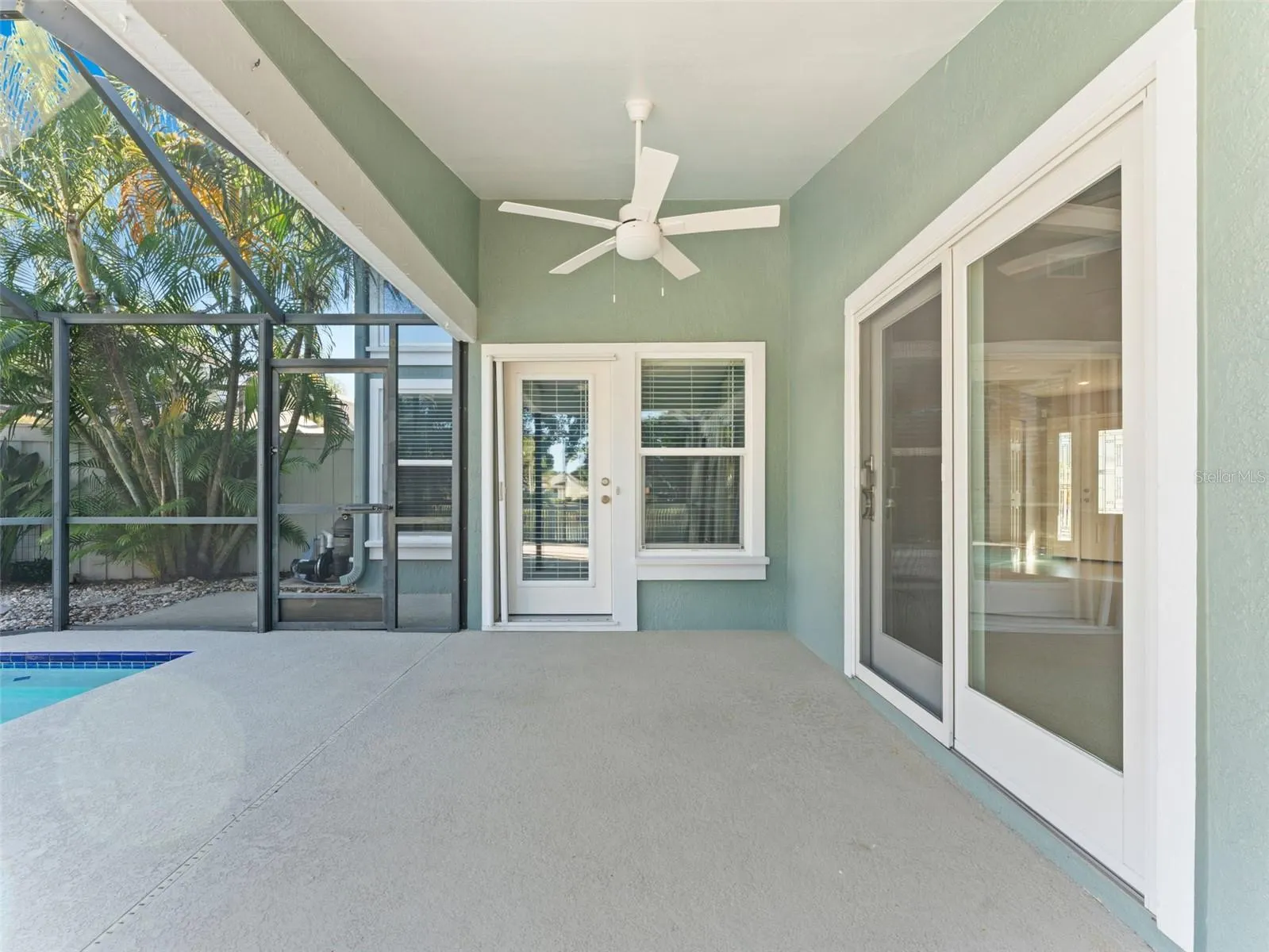 1209 ROXBURY DR