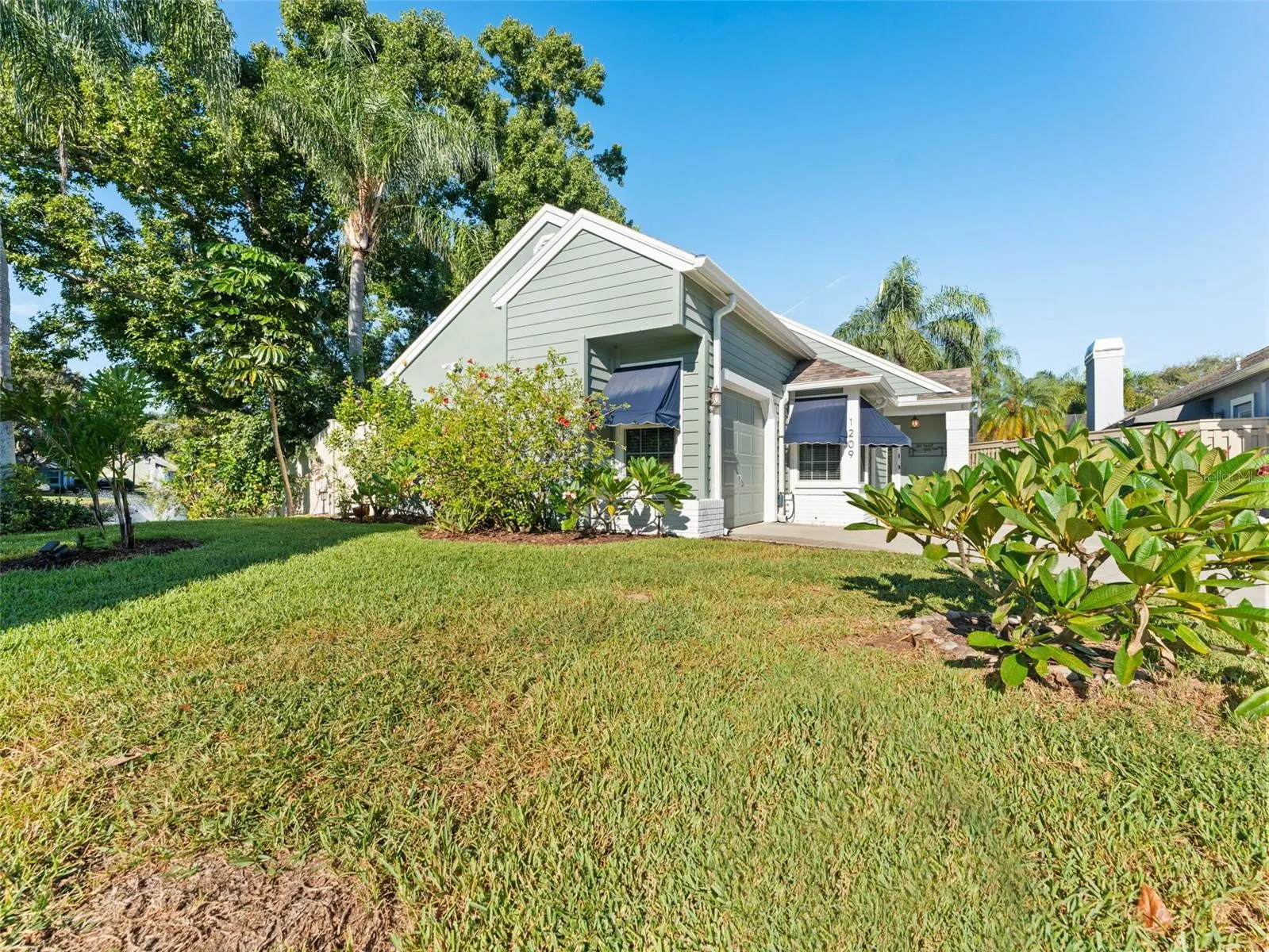1209 ROXBURY DR