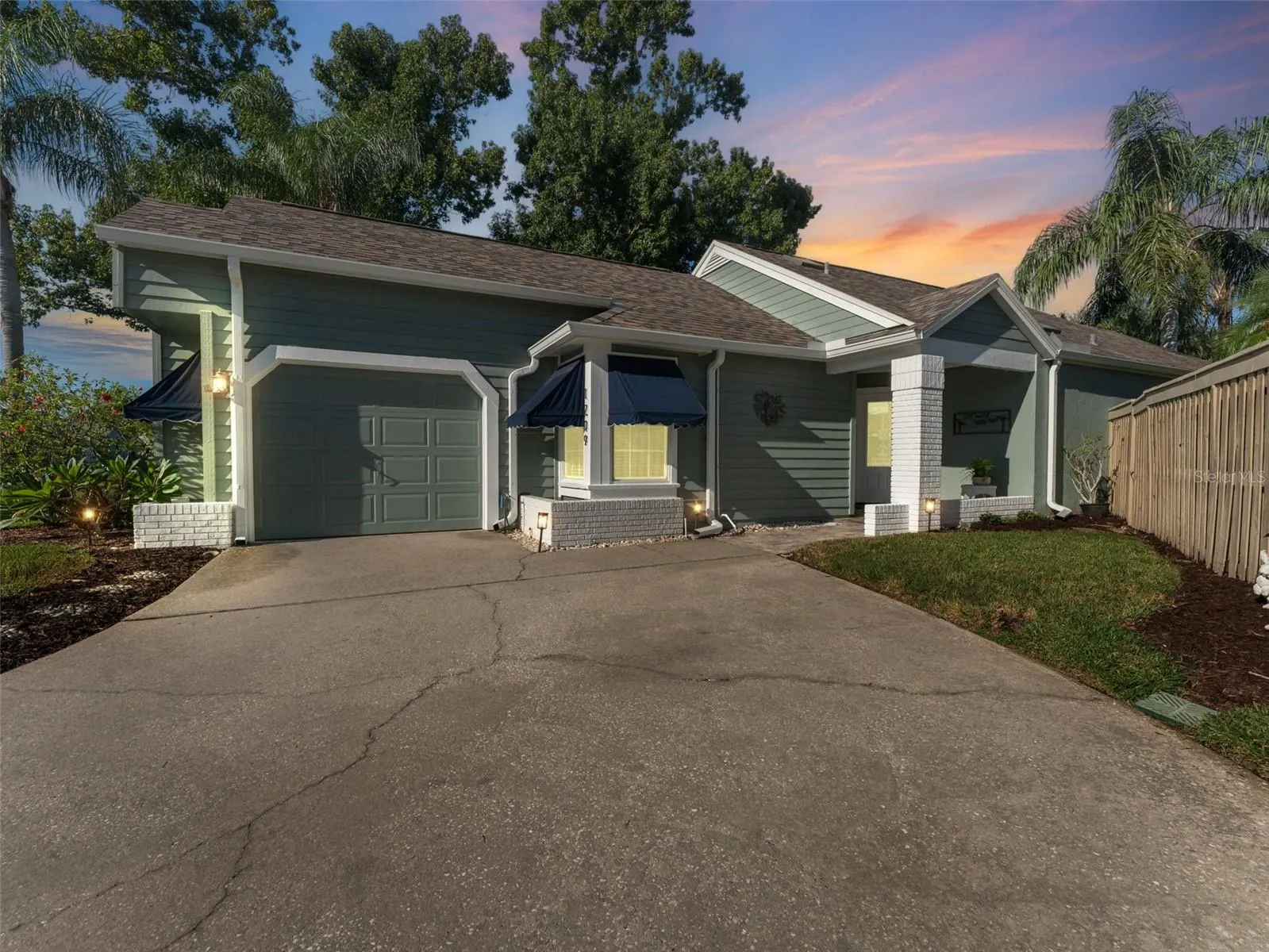 1209 ROXBURY DR