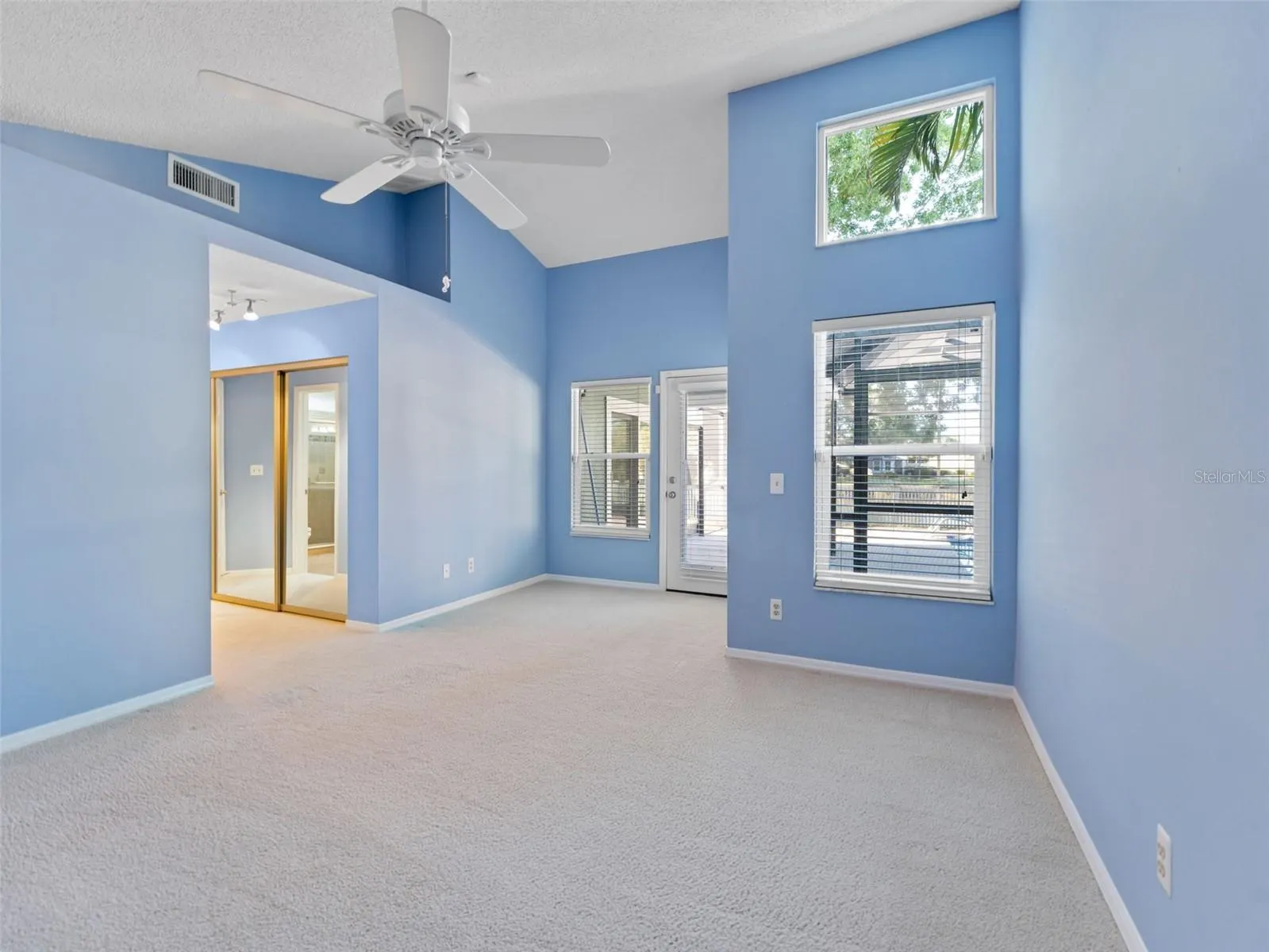 1209 ROXBURY DR