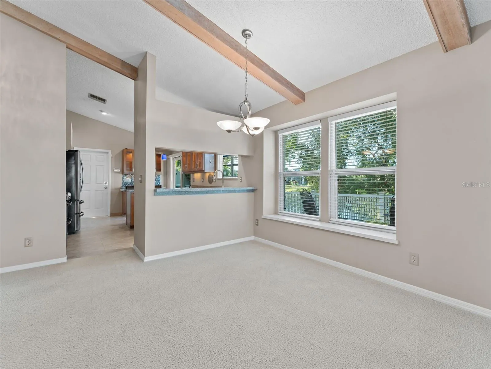 1209 ROXBURY DR
