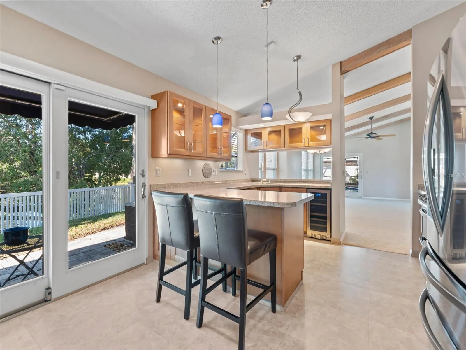 1209 ROXBURY DR
