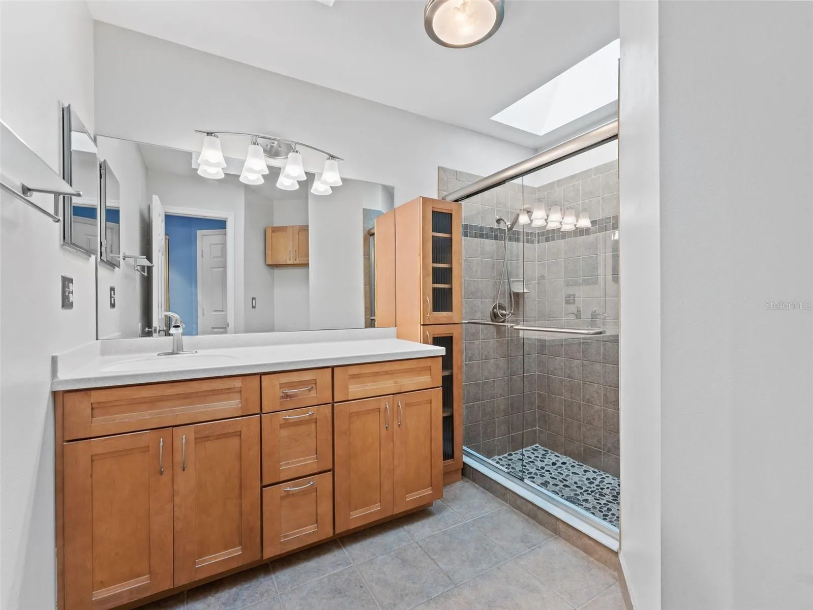 1209 ROXBURY DR