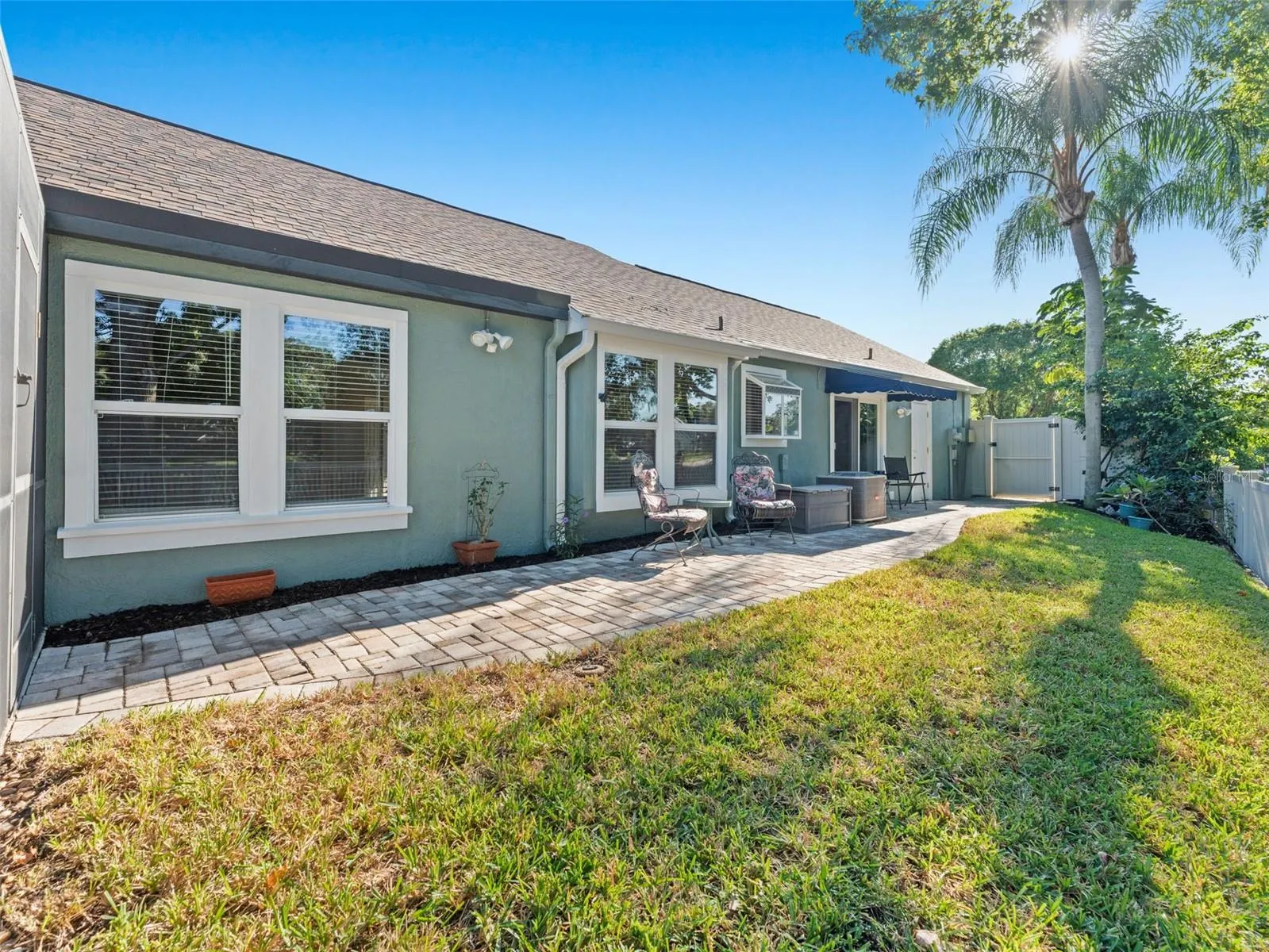 1209 ROXBURY DR