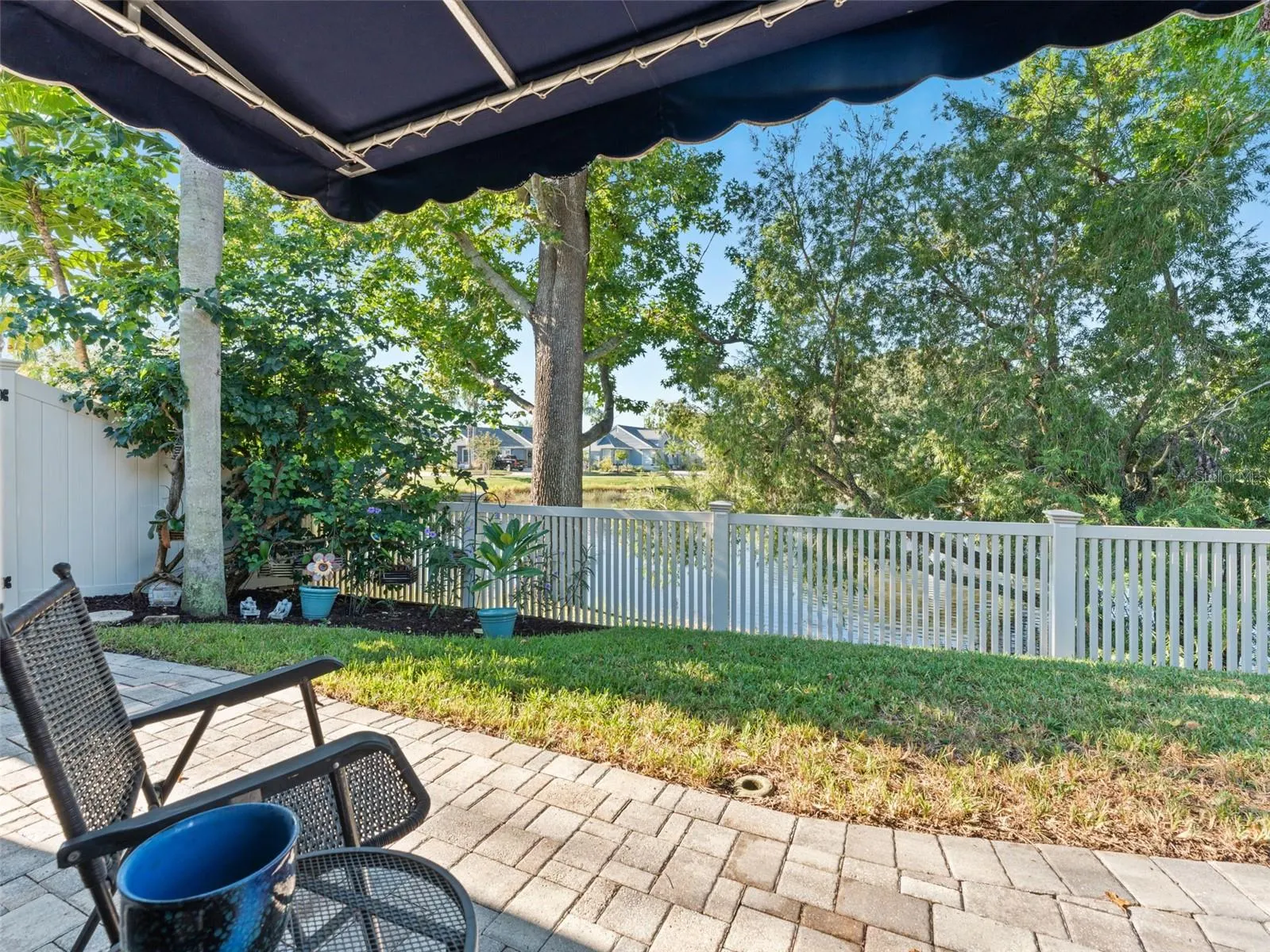 1209 ROXBURY DR