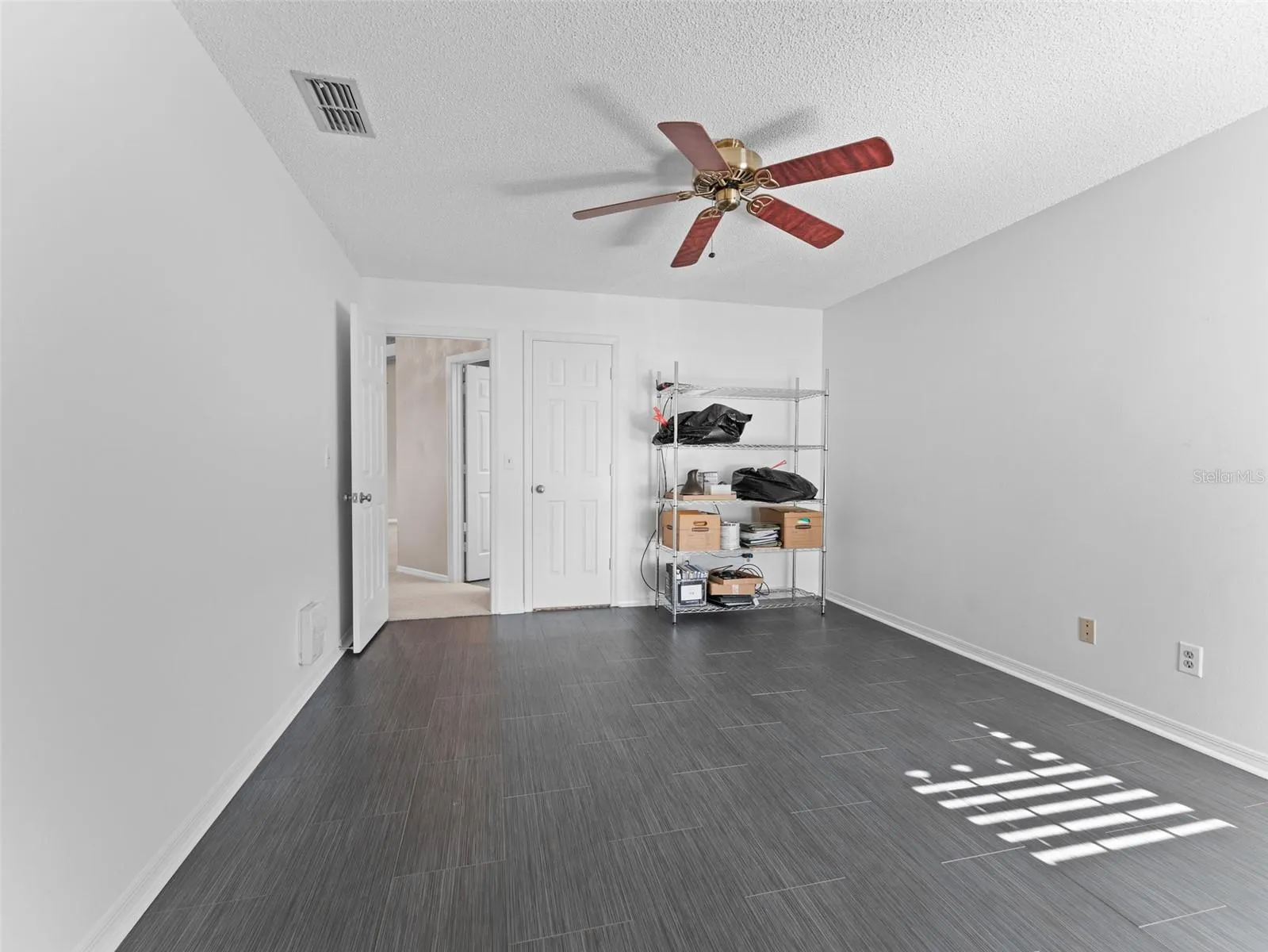 1209 ROXBURY DR