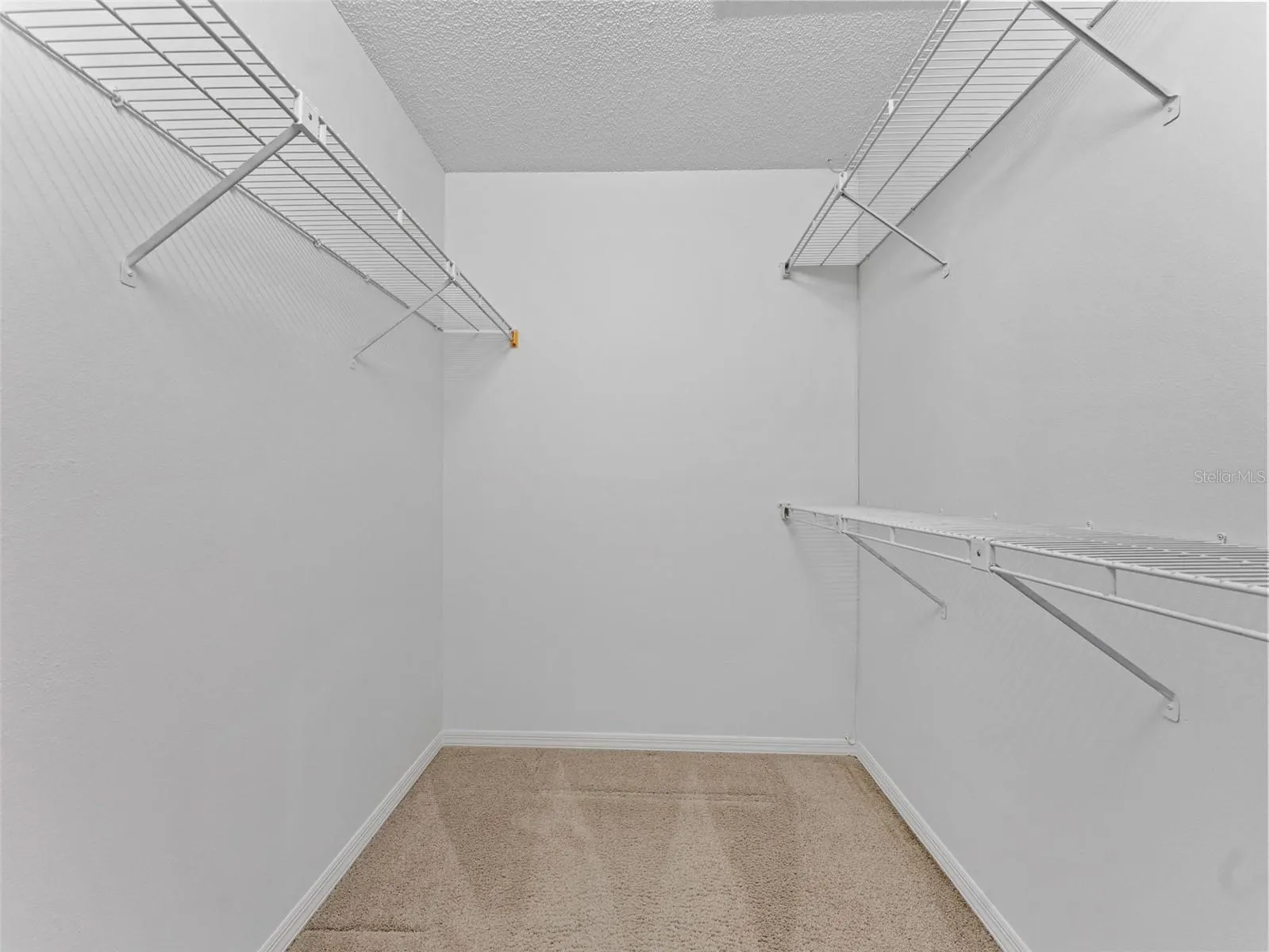 1209 ROXBURY DR