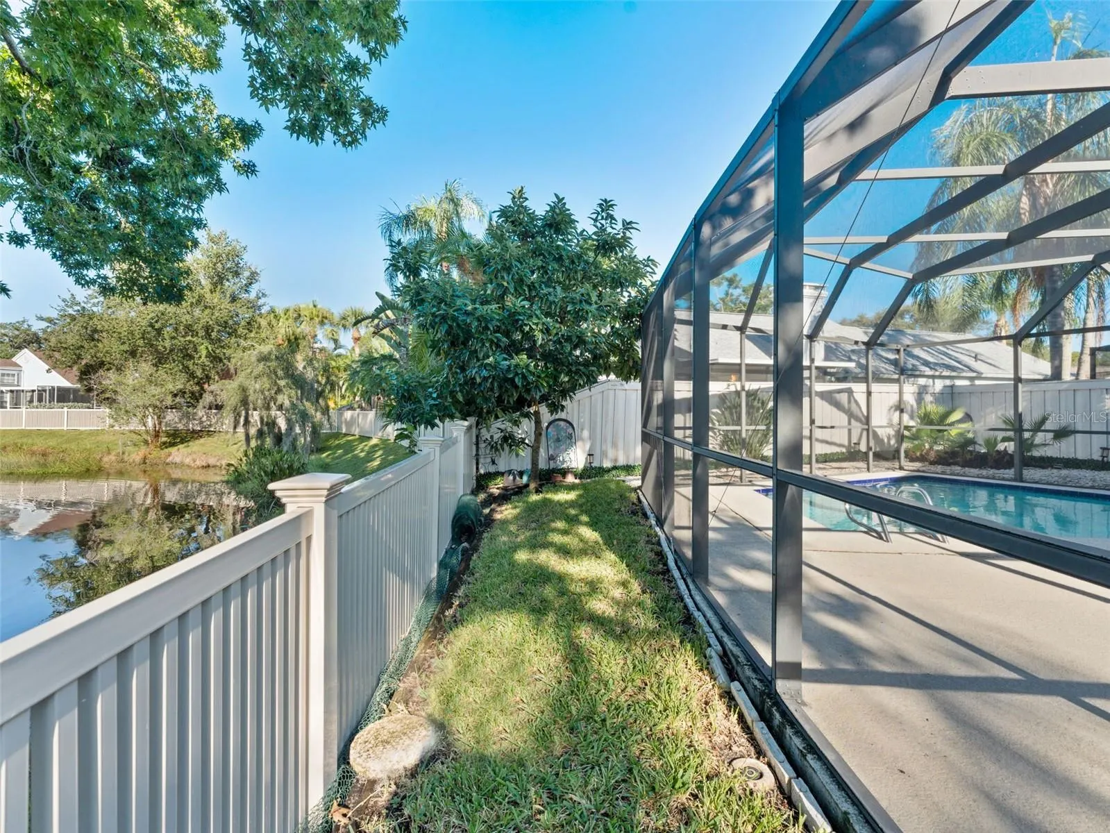 1209 ROXBURY DR