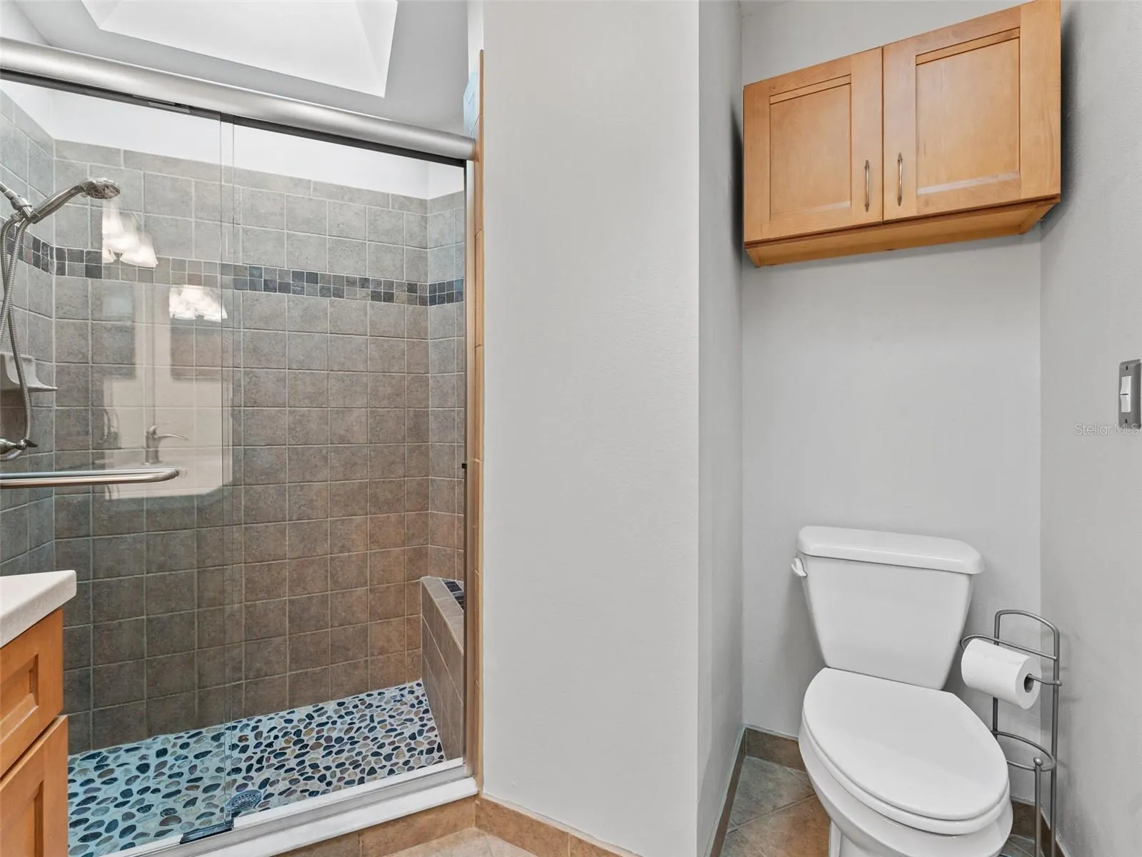 1209 ROXBURY DR