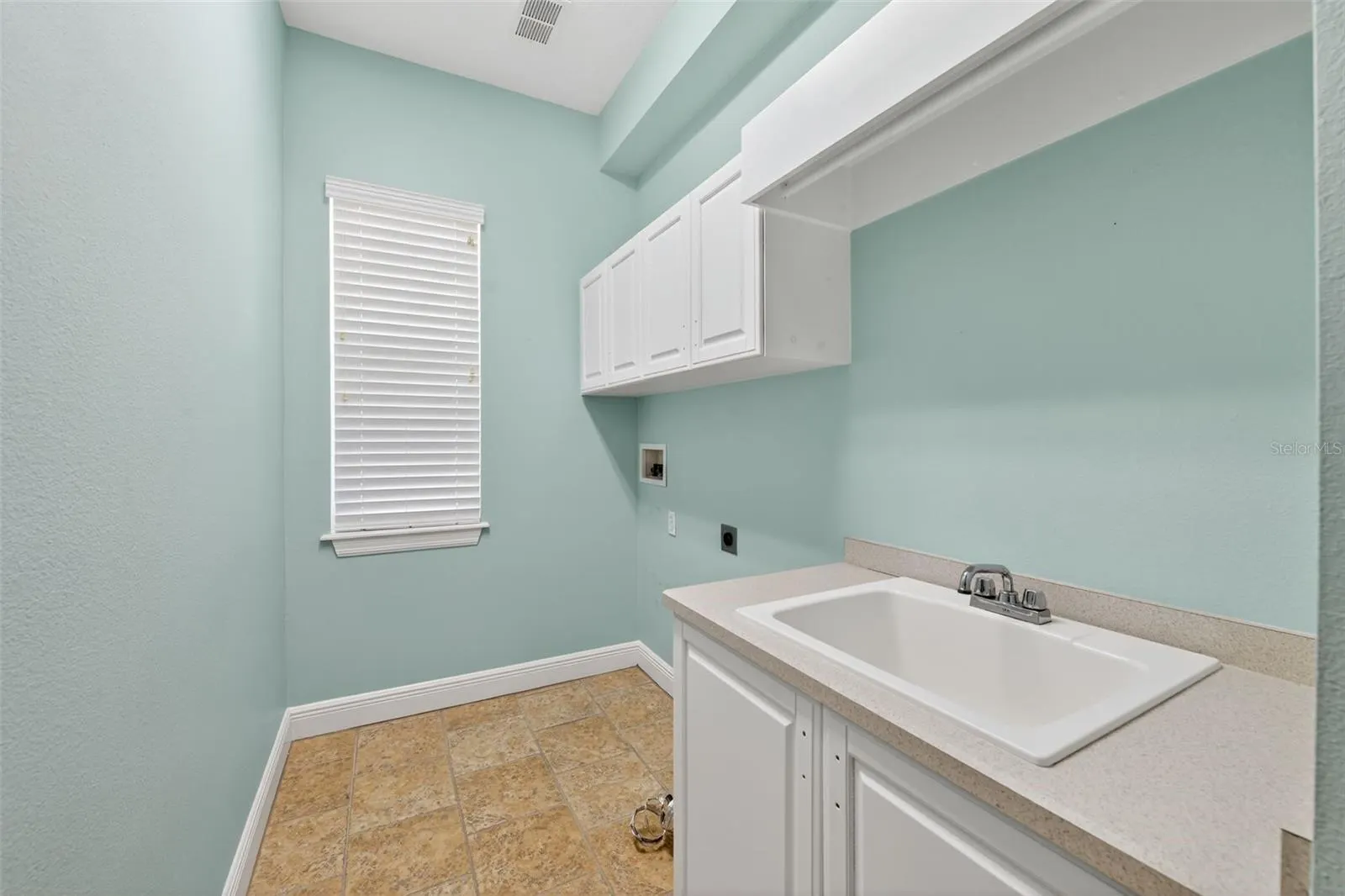 5617 SEAGRASS PL