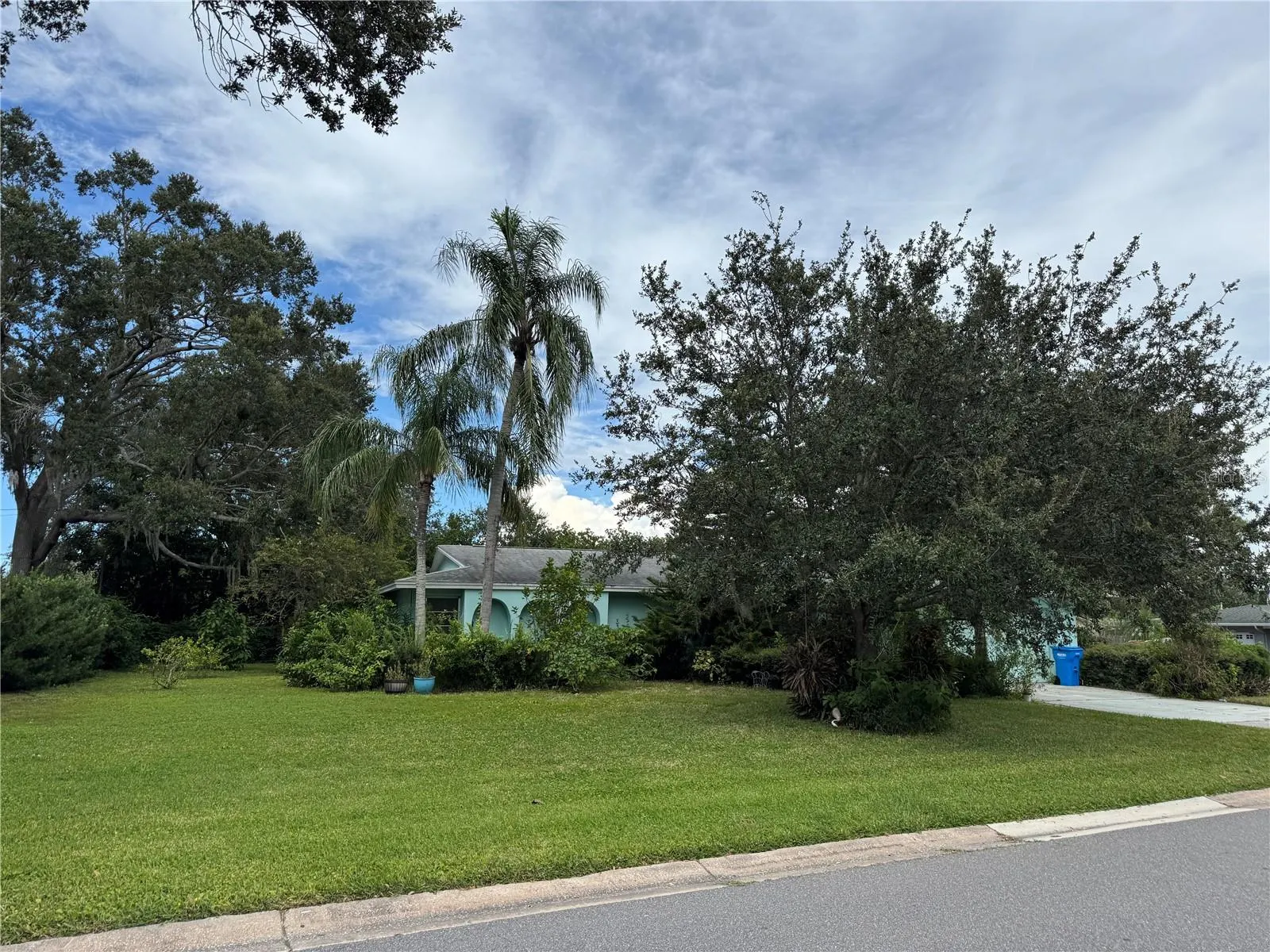 1434 HAGEN AVE