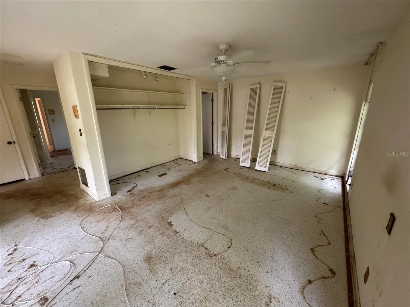 1434 HAGEN AVE