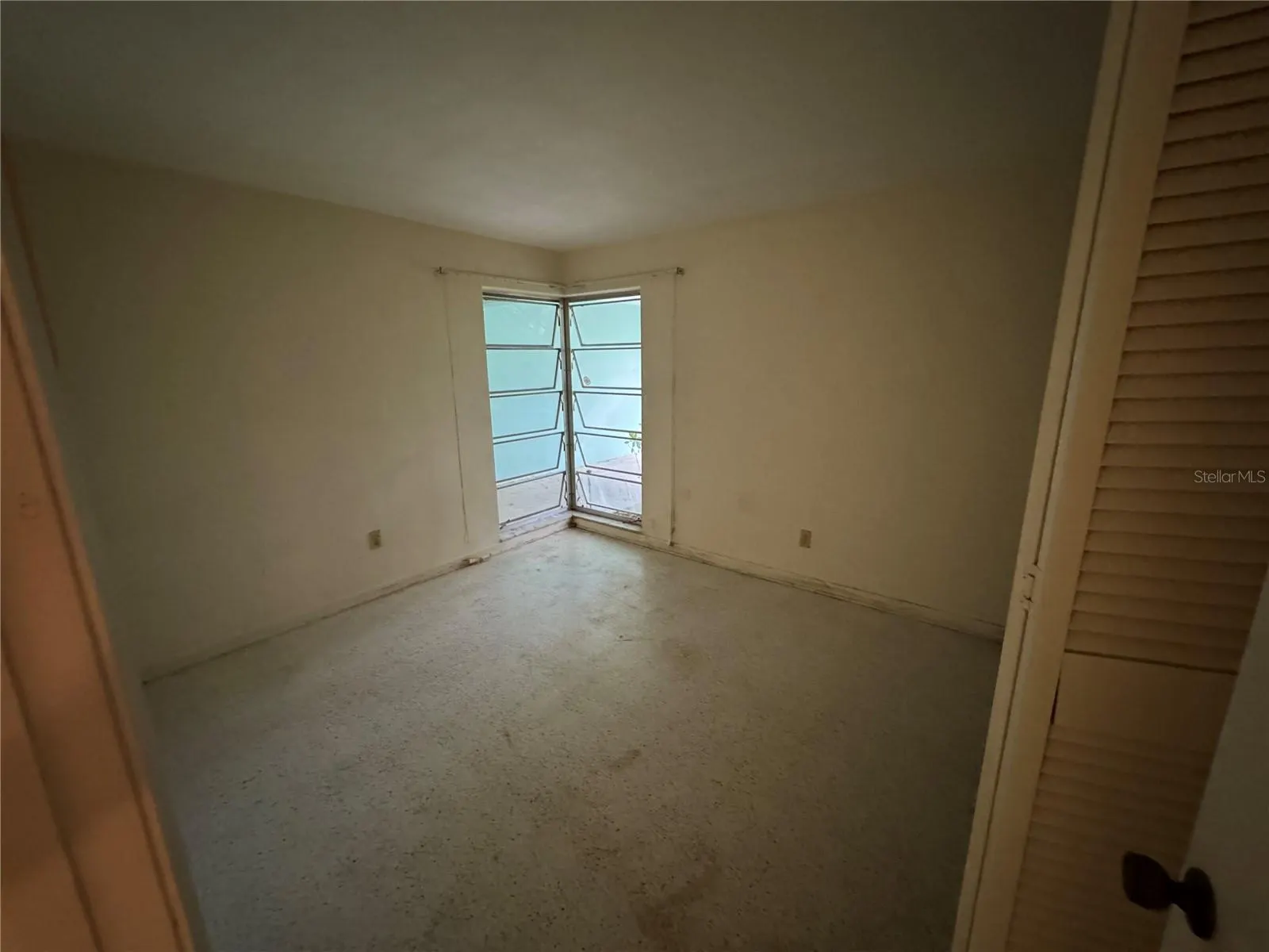 1434 HAGEN AVE
