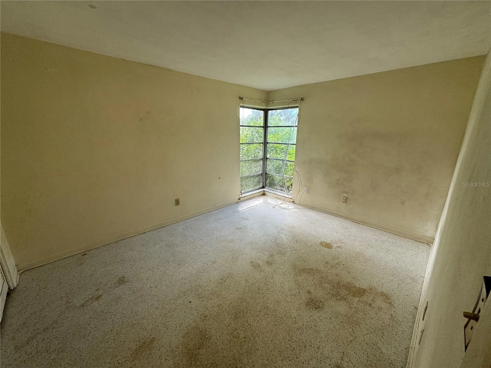 1434 HAGEN AVE