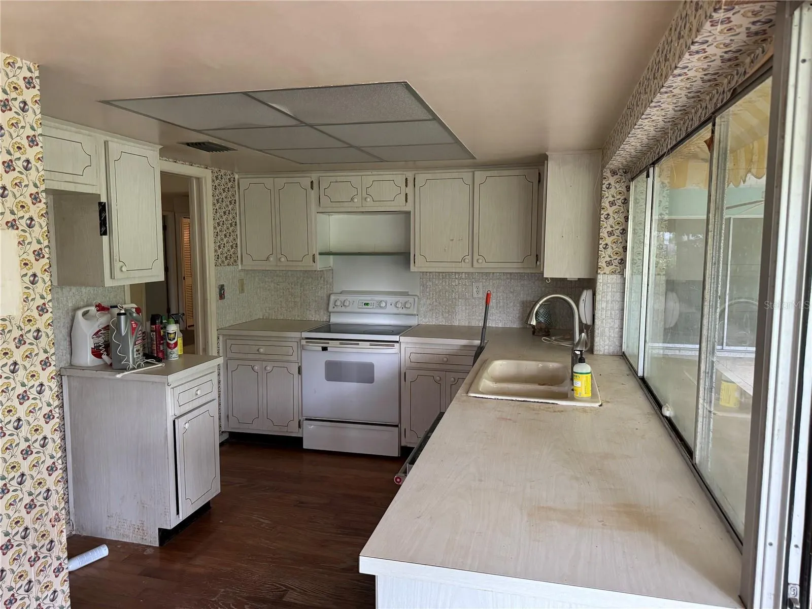 1434 HAGEN AVE