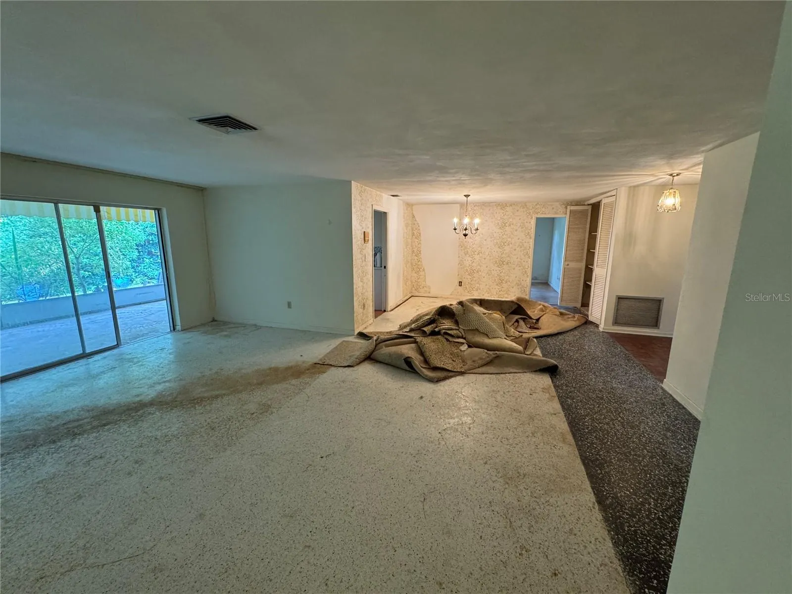 1434 HAGEN AVE