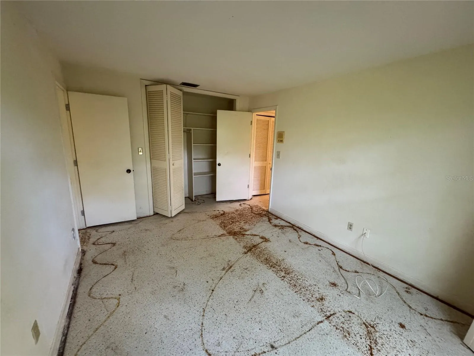 1434 HAGEN AVE