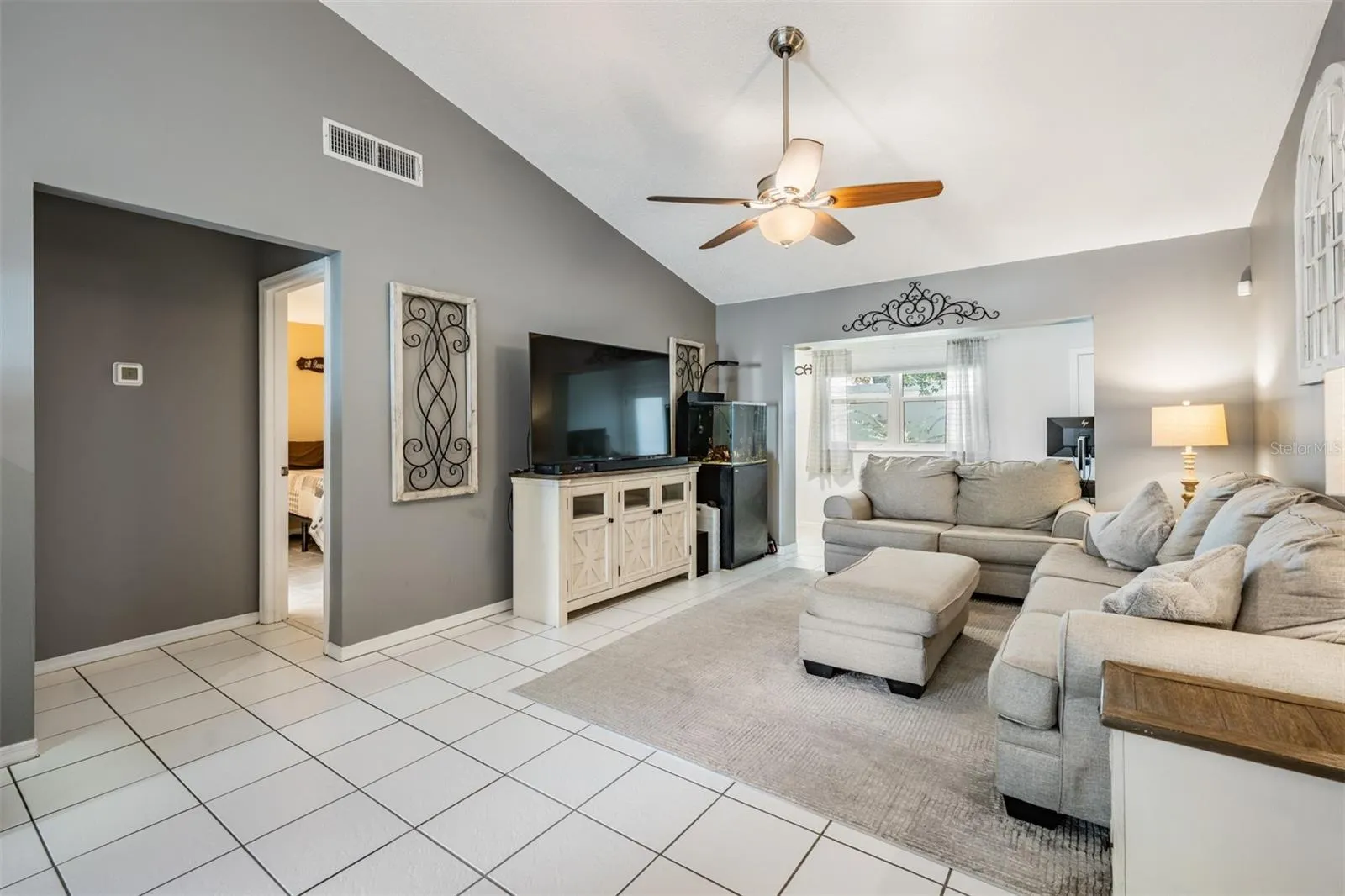 136 HUNTER CT