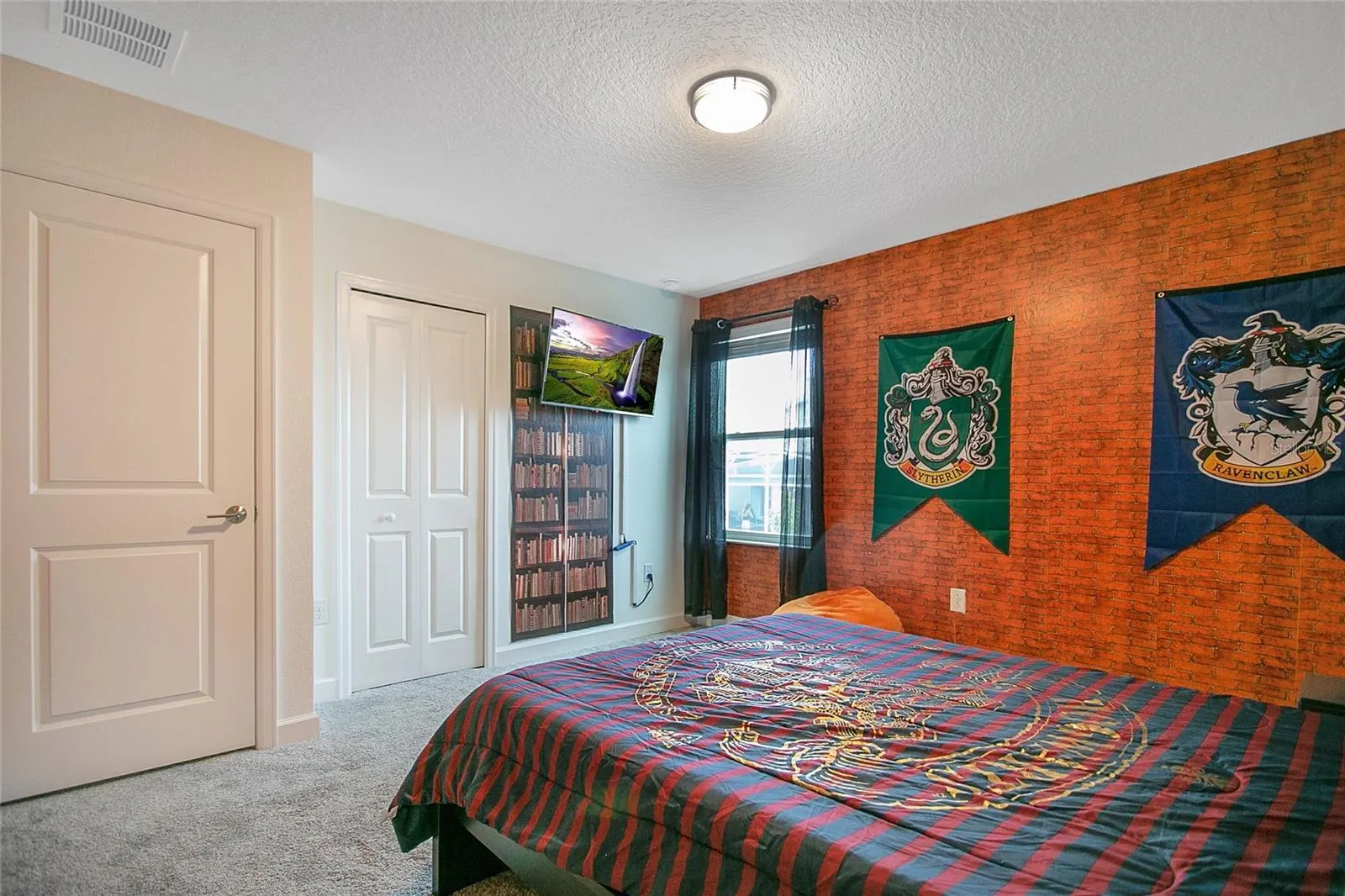 1154 DROP LN