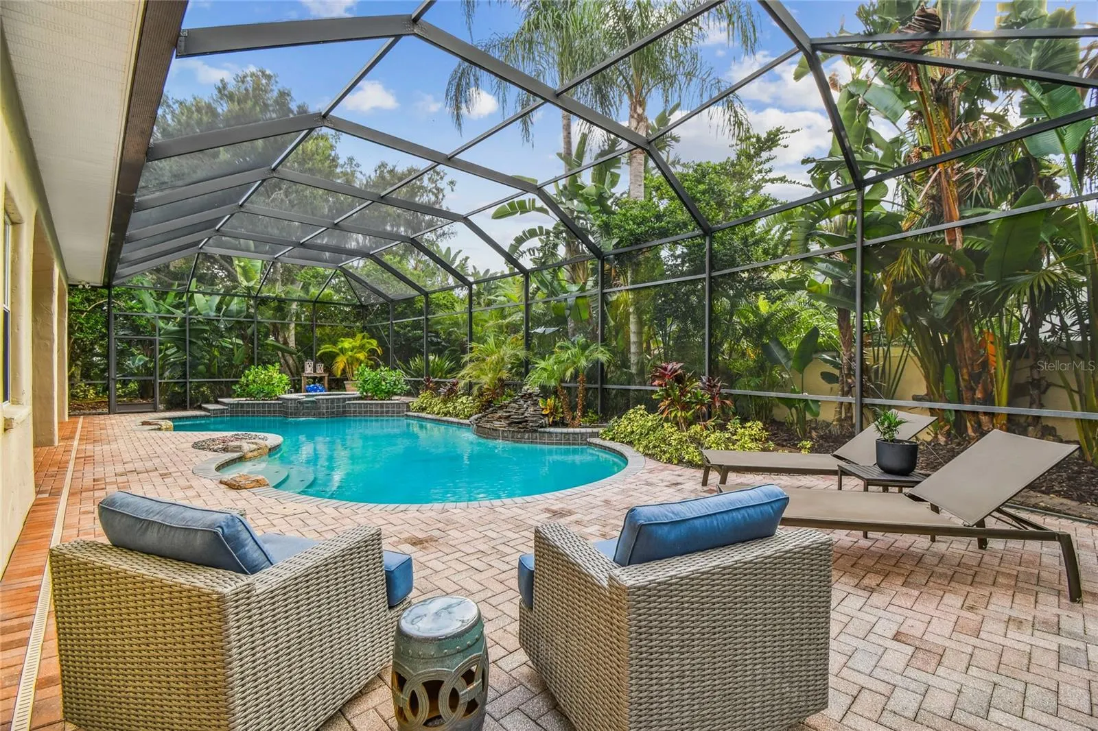 1925 FLORESTA VIEW DR