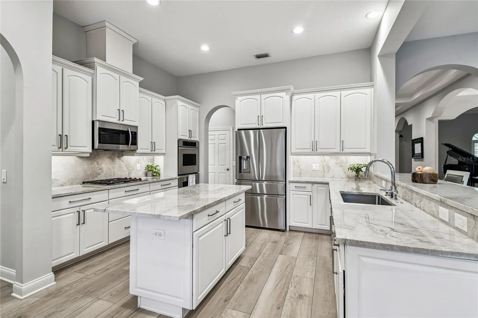 1925 FLORESTA VIEW DR