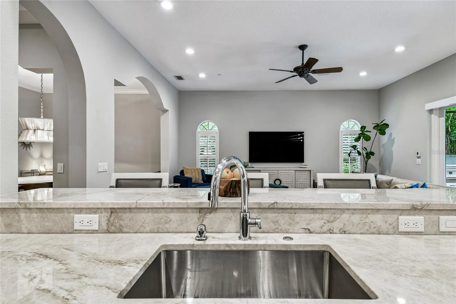 1925 FLORESTA VIEW DR