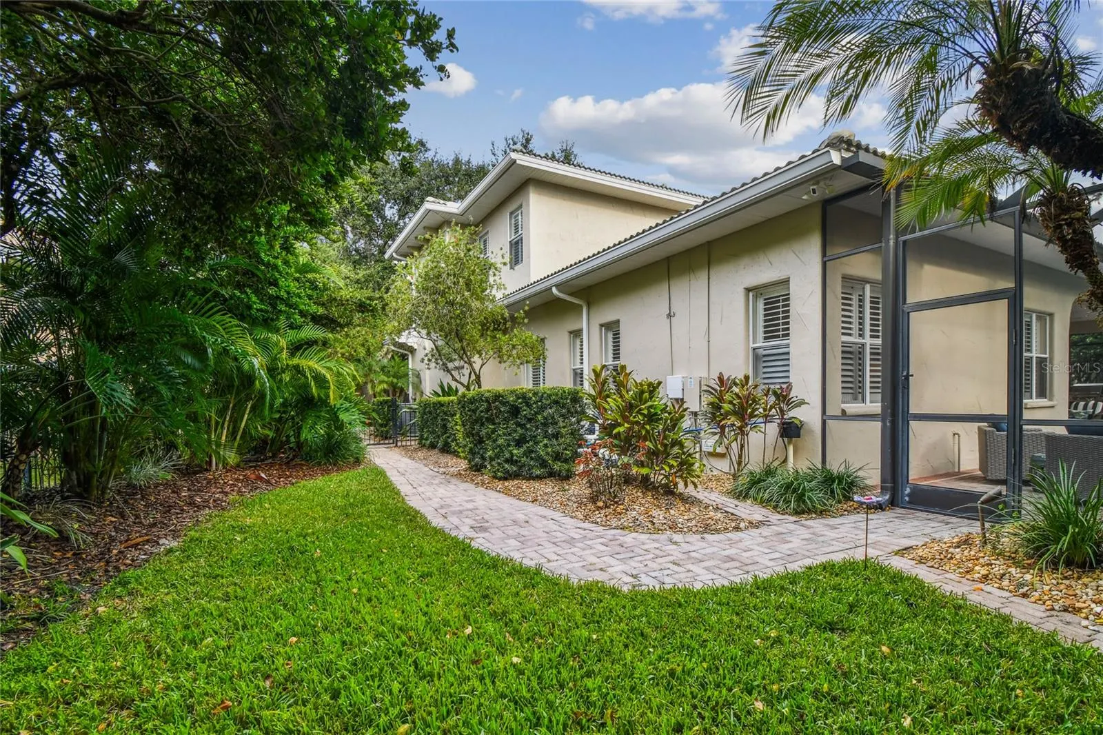 1925 FLORESTA VIEW DR