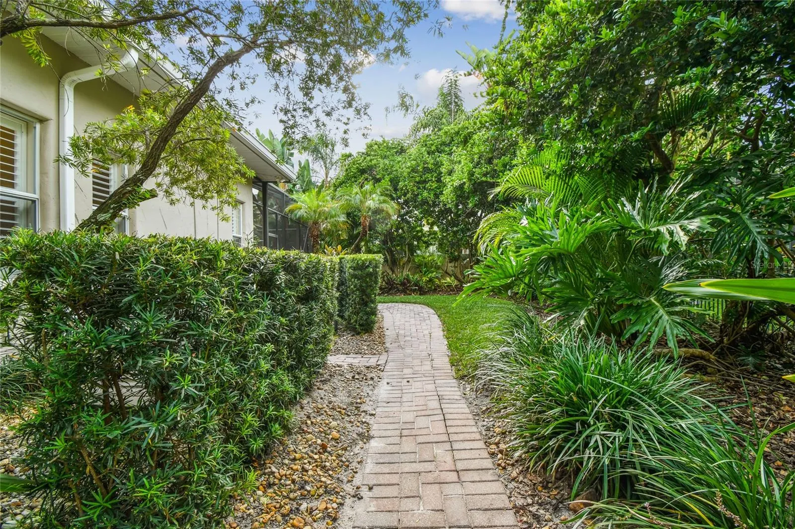1925 FLORESTA VIEW DR