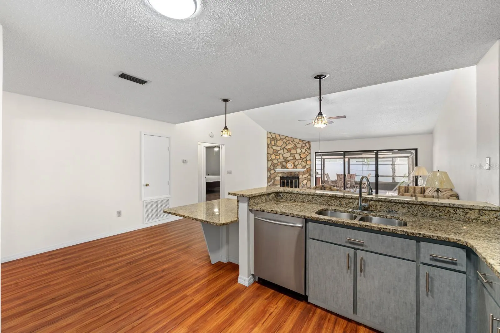 15013 REDCLIFF DR