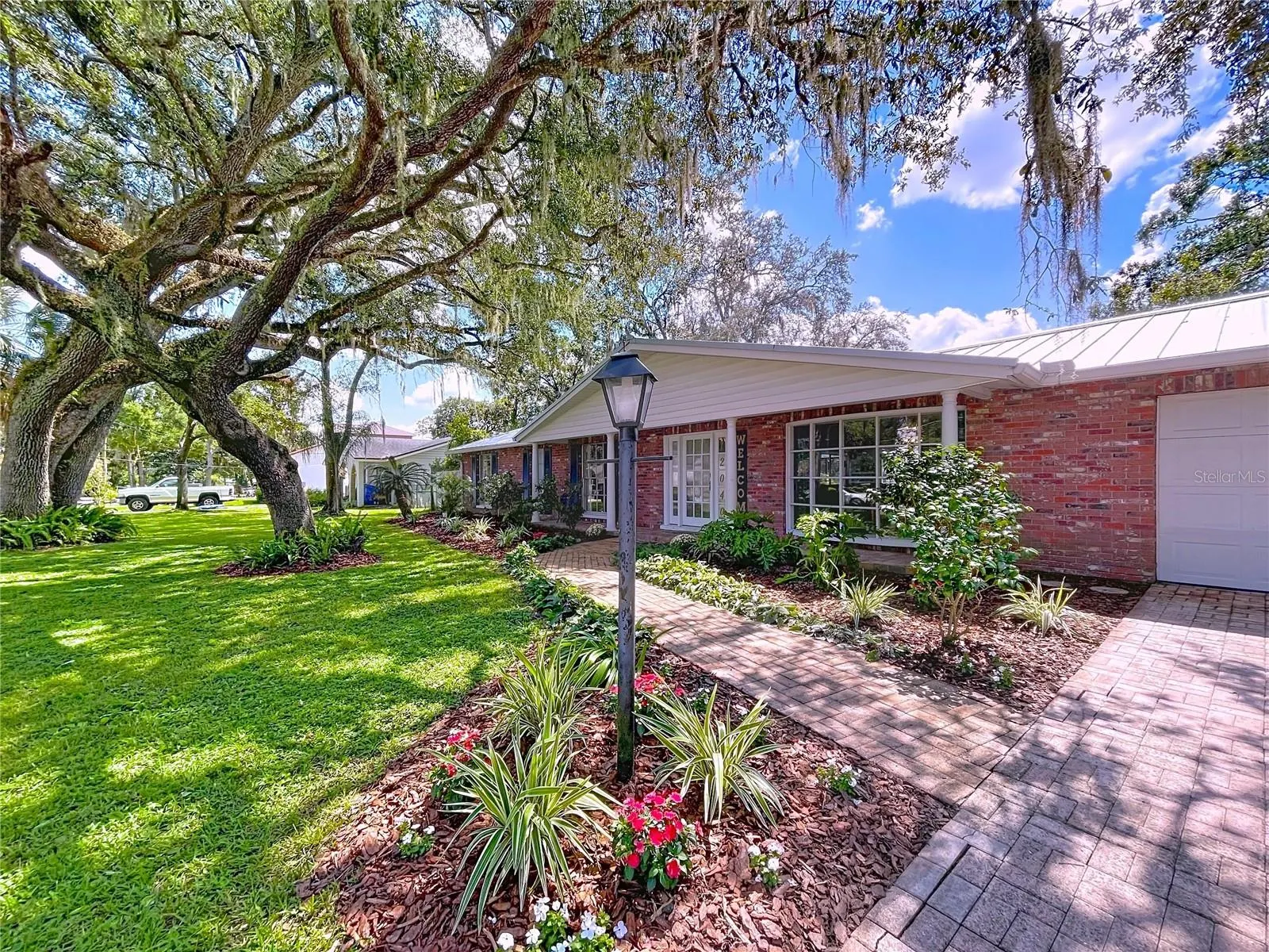12040 RIVERHILLS DR