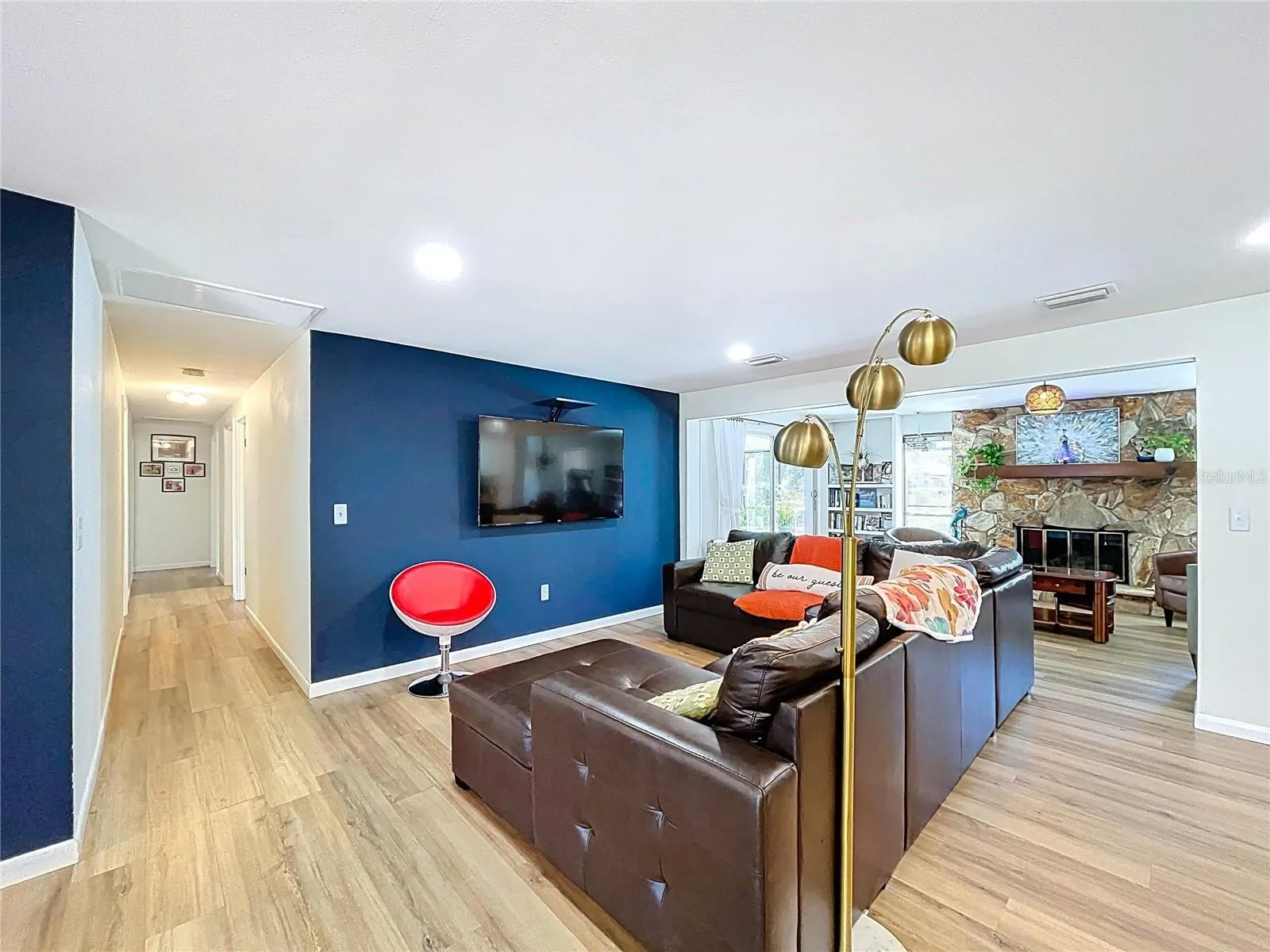 12040 RIVERHILLS DR