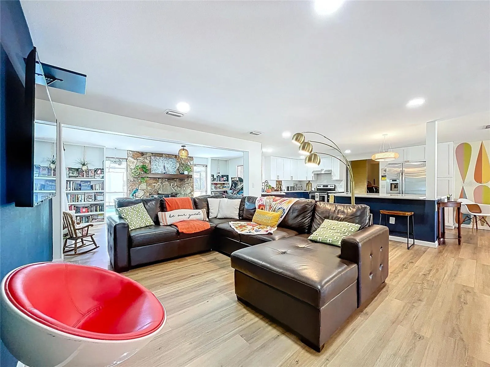 12040 RIVERHILLS DR