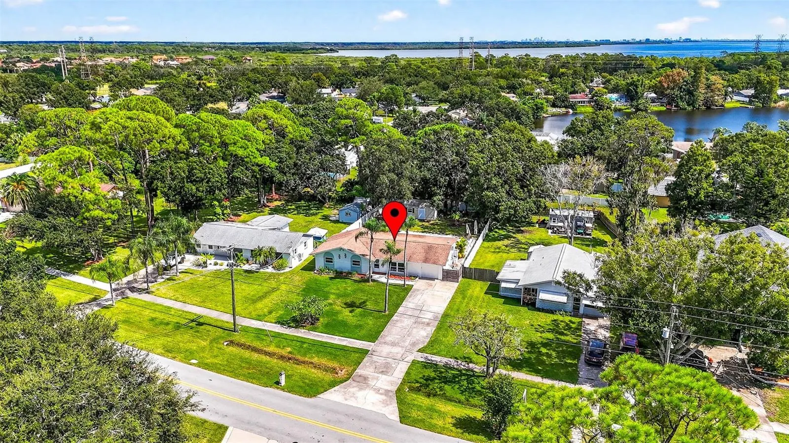603 SHORE DR E