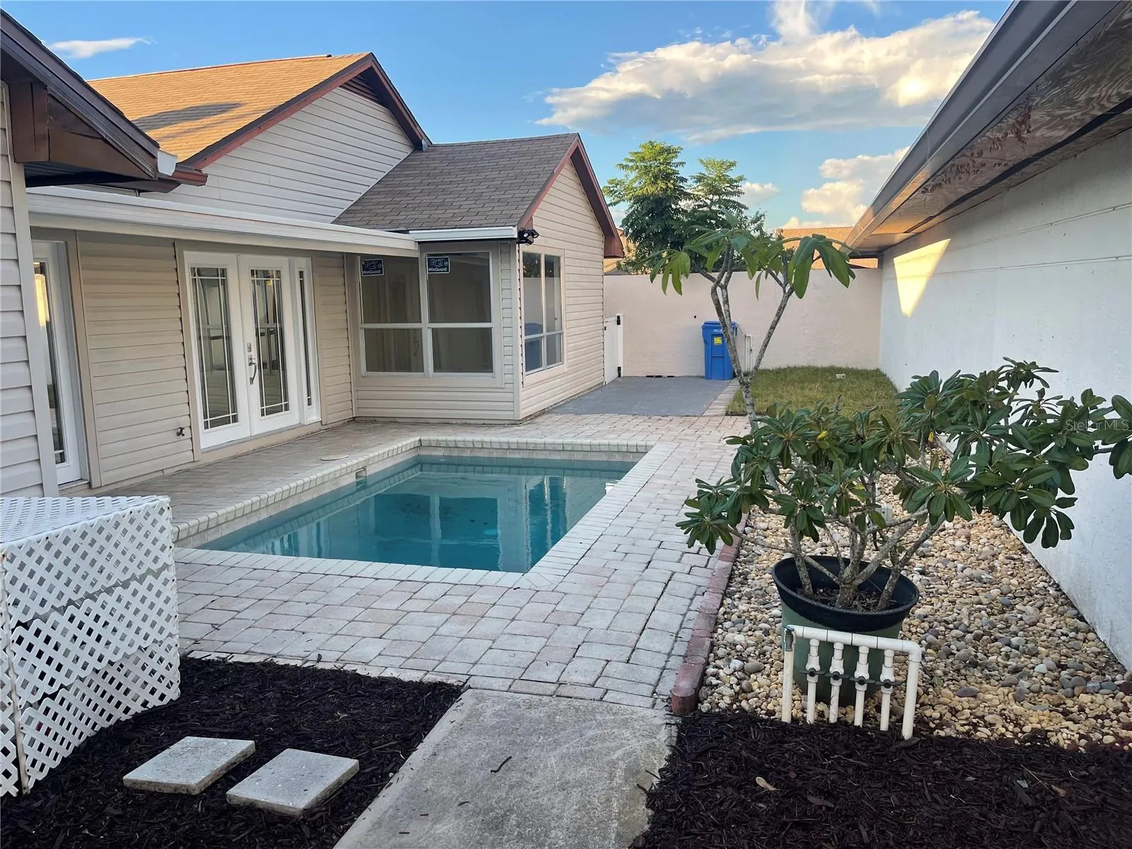 10813 VENICE CIR