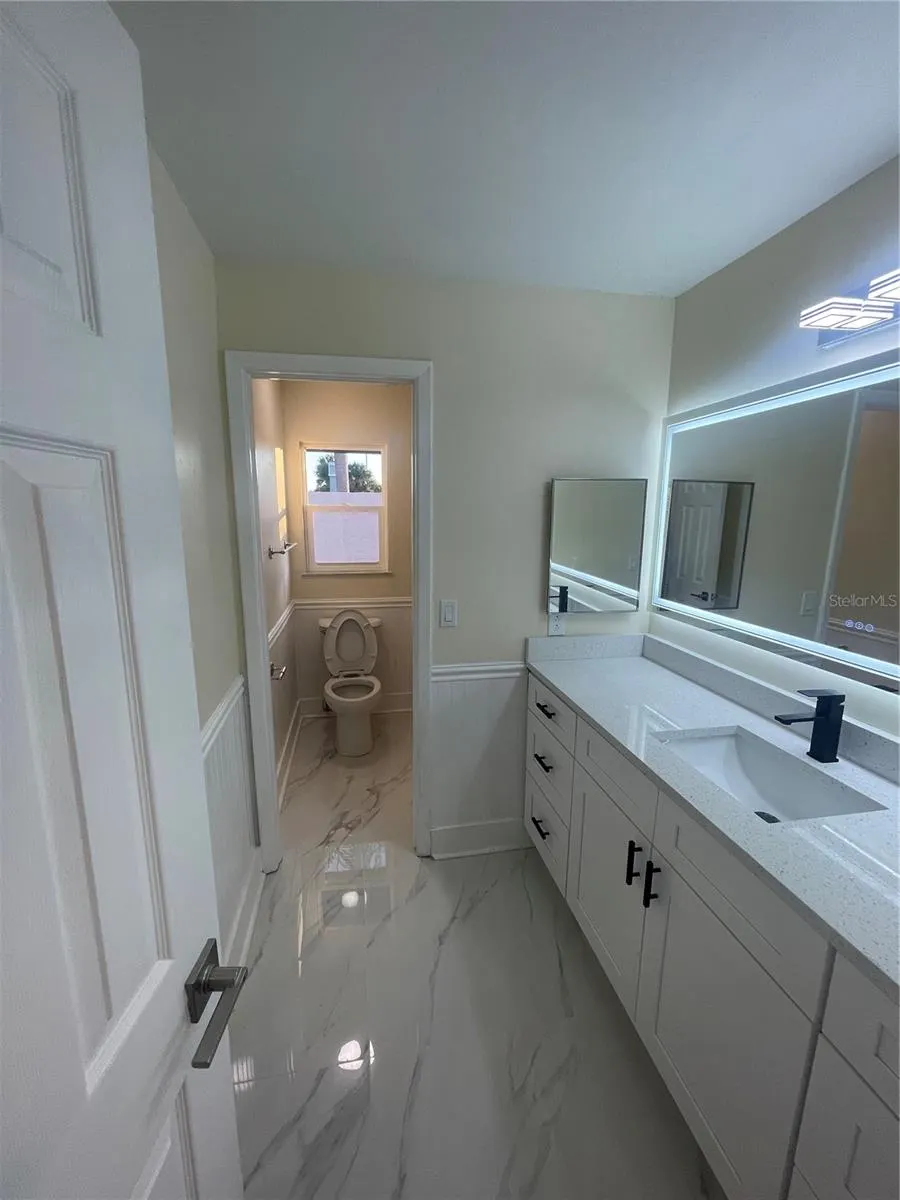 10813 VENICE CIR