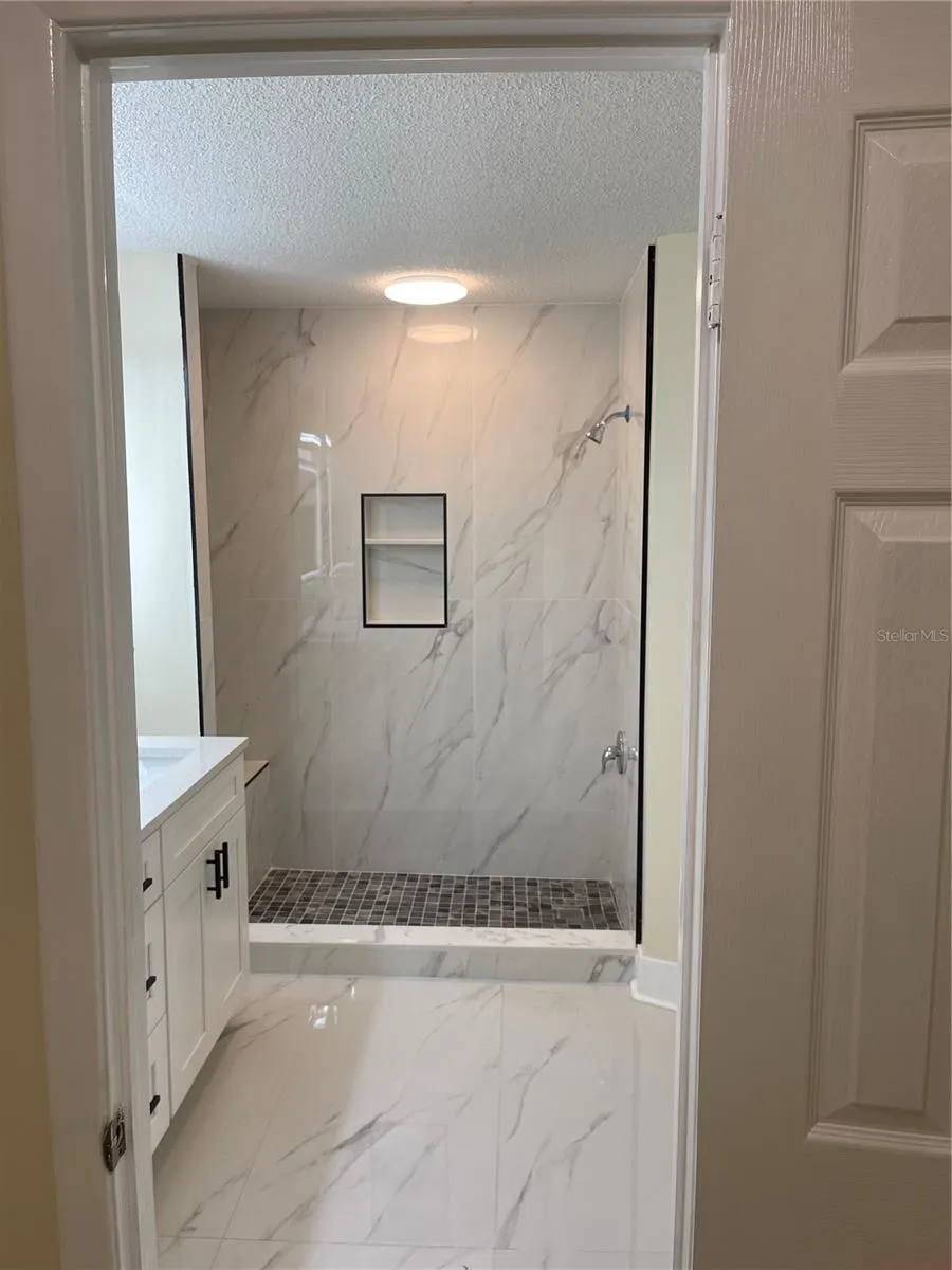 10813 VENICE CIR