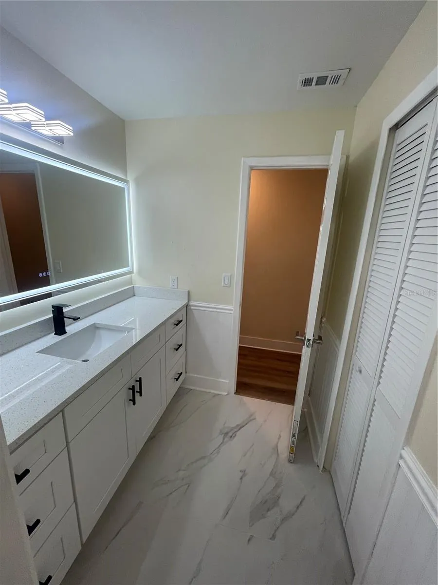 10813 VENICE CIR