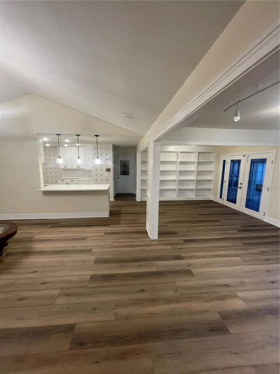 10813 VENICE CIR