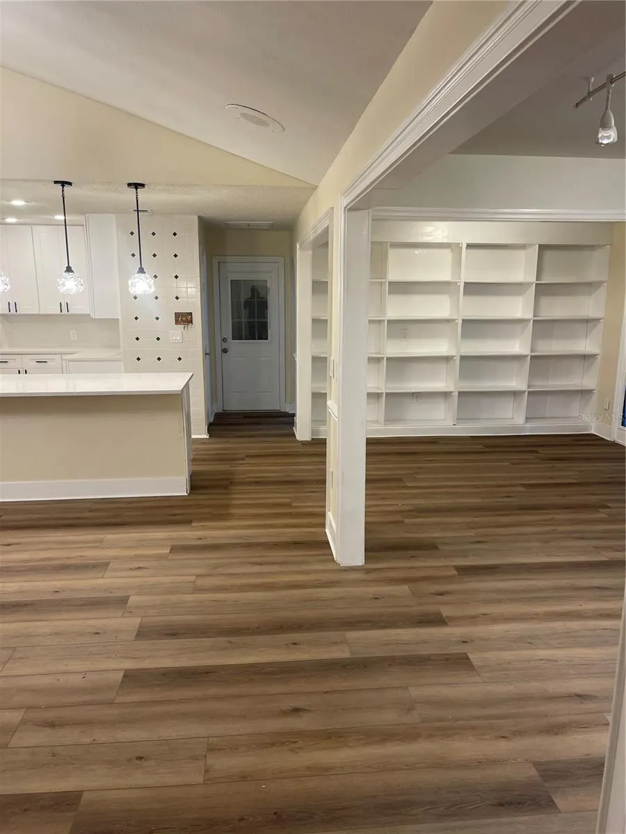 10813 VENICE CIR