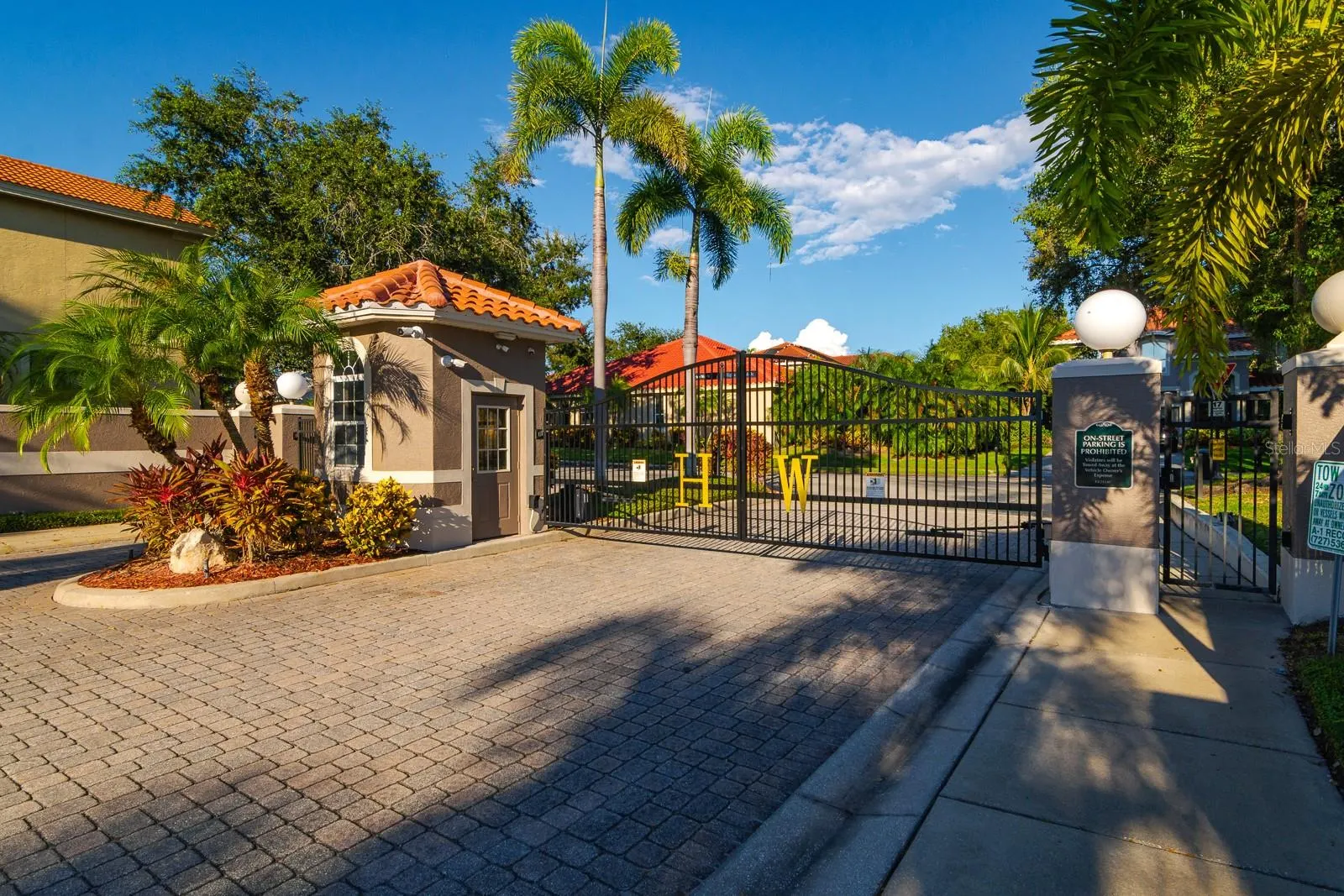 2281 HIGHLAND WOODS DR